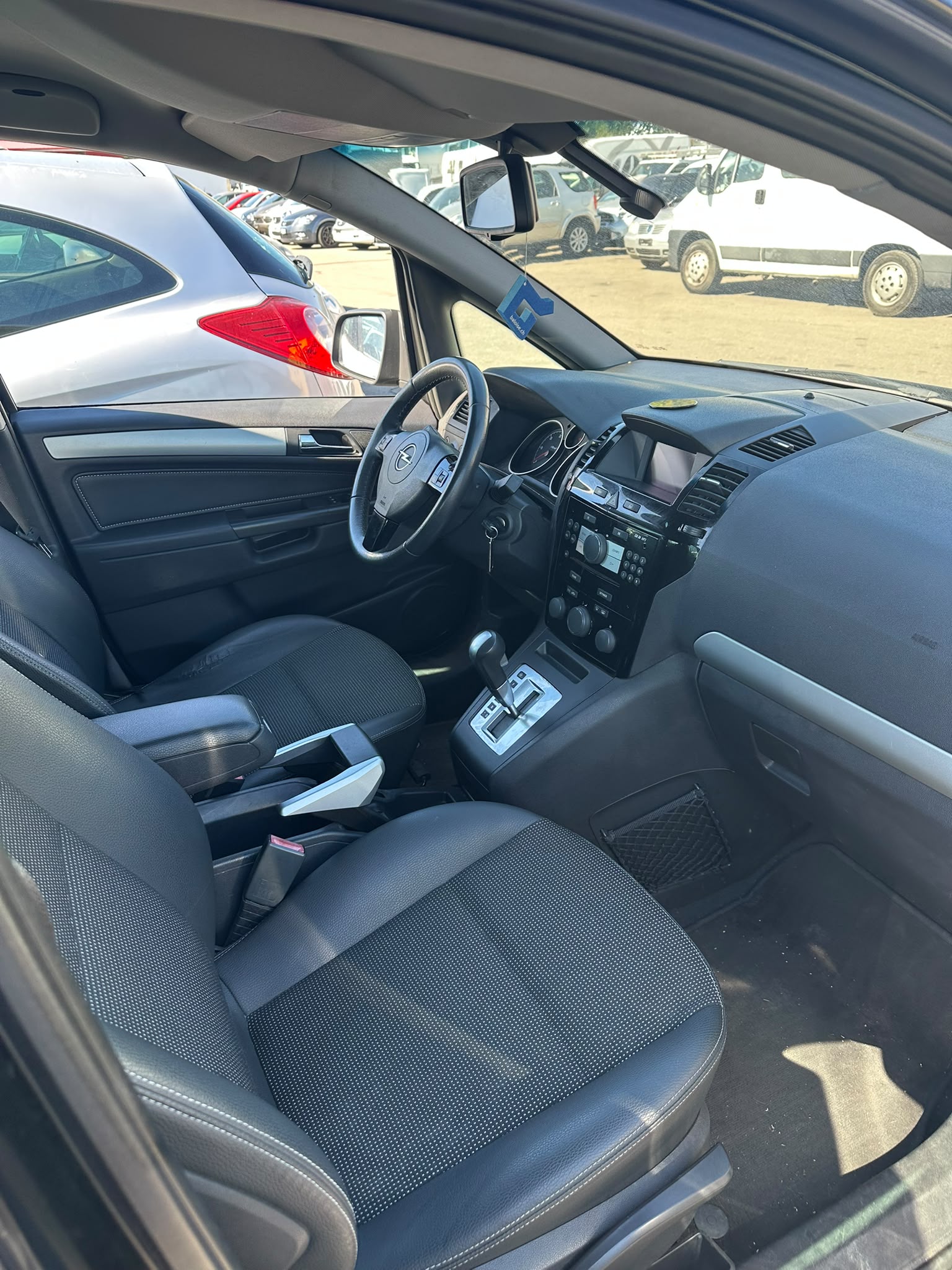 OPEL Zafira 1.9 CDTI Cosmo Automatic-image-1