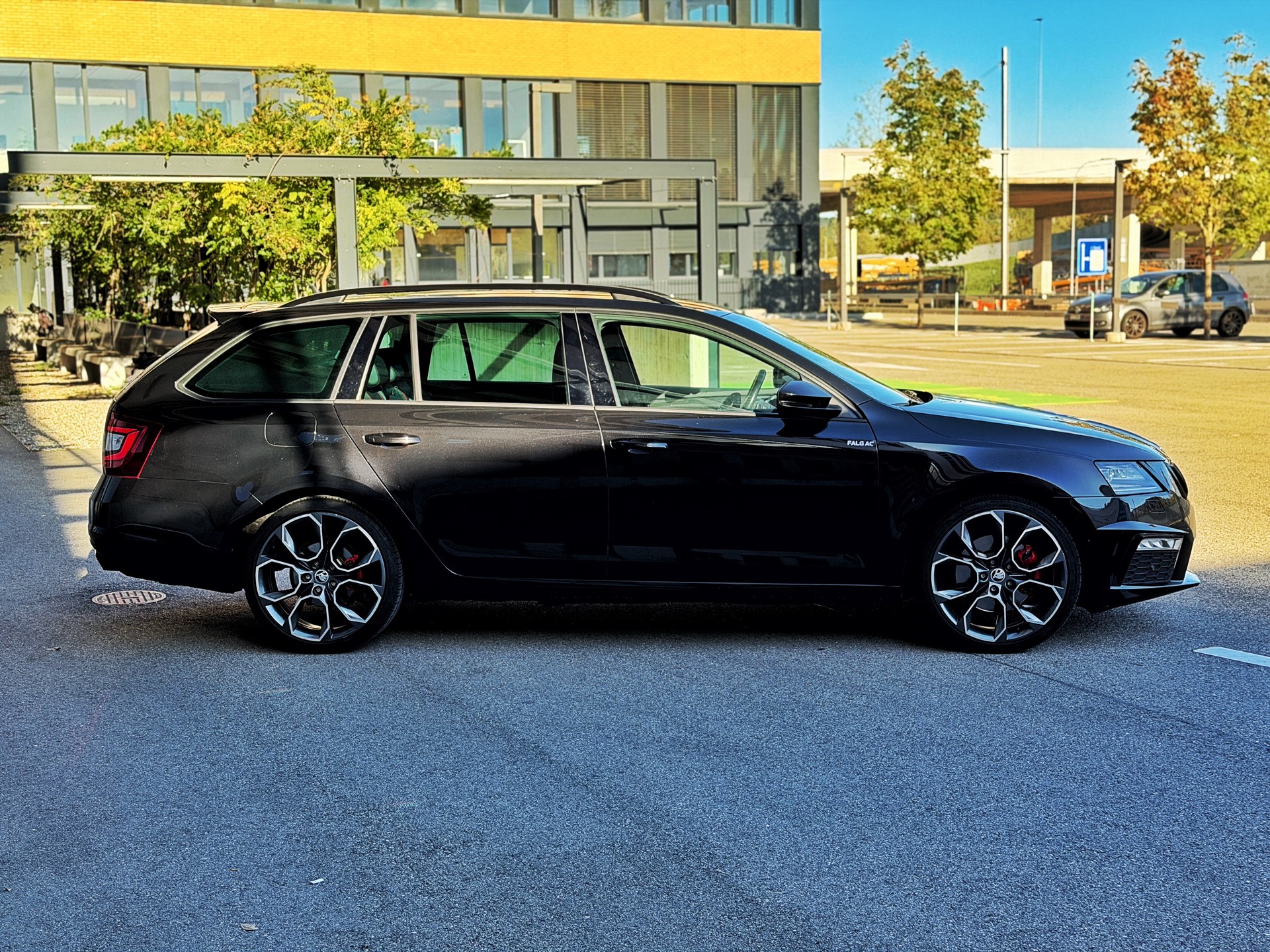 SKODA Octavia Combi 2.0 TDI RS DSG-image-4