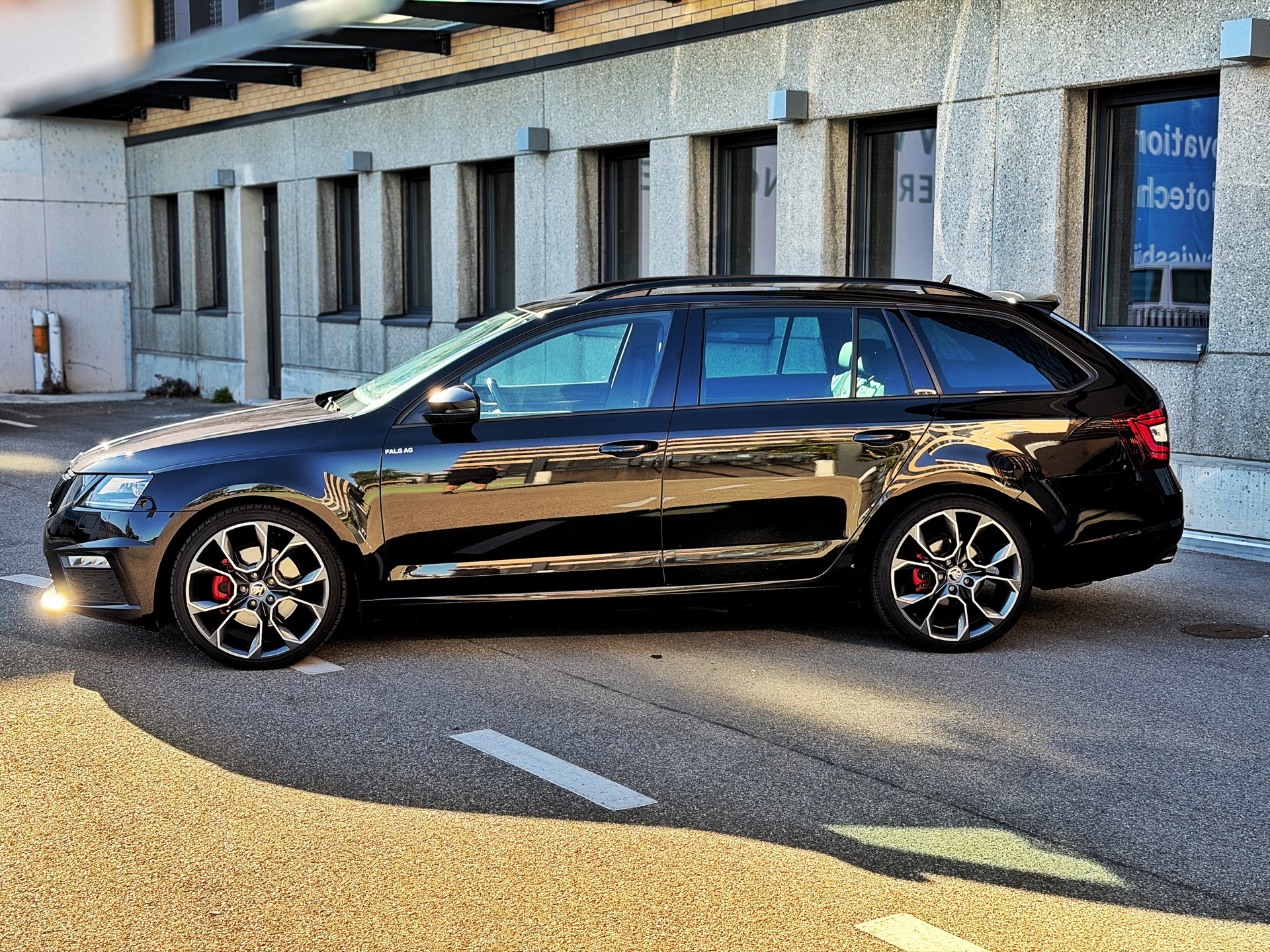 SKODA Octavia Combi 2.0 TDI RS DSG-image-1