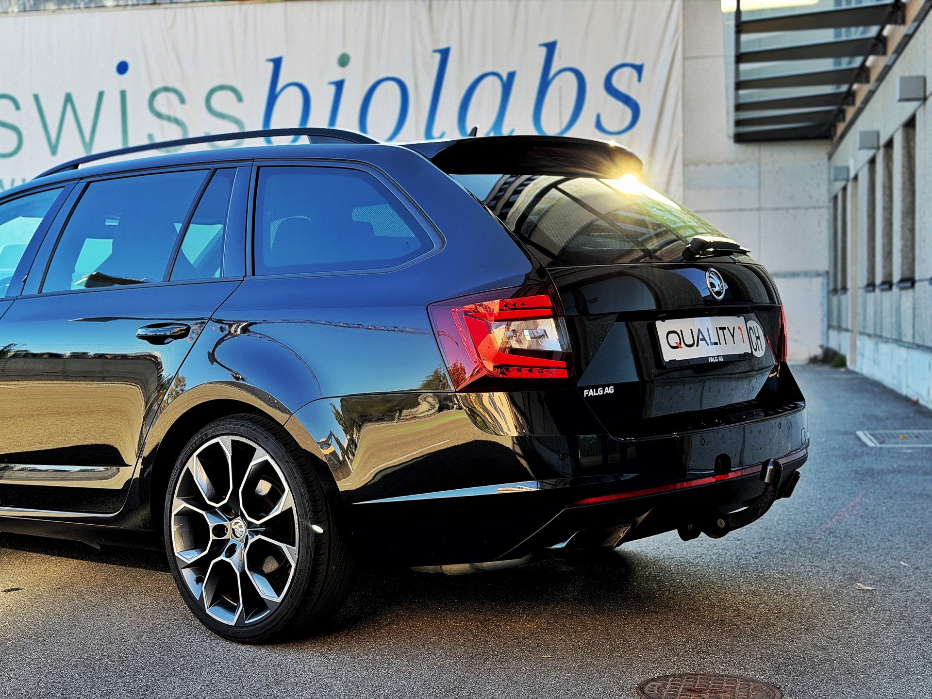 SKODA Octavia Combi 2.0 TDI RS DSG-image-9