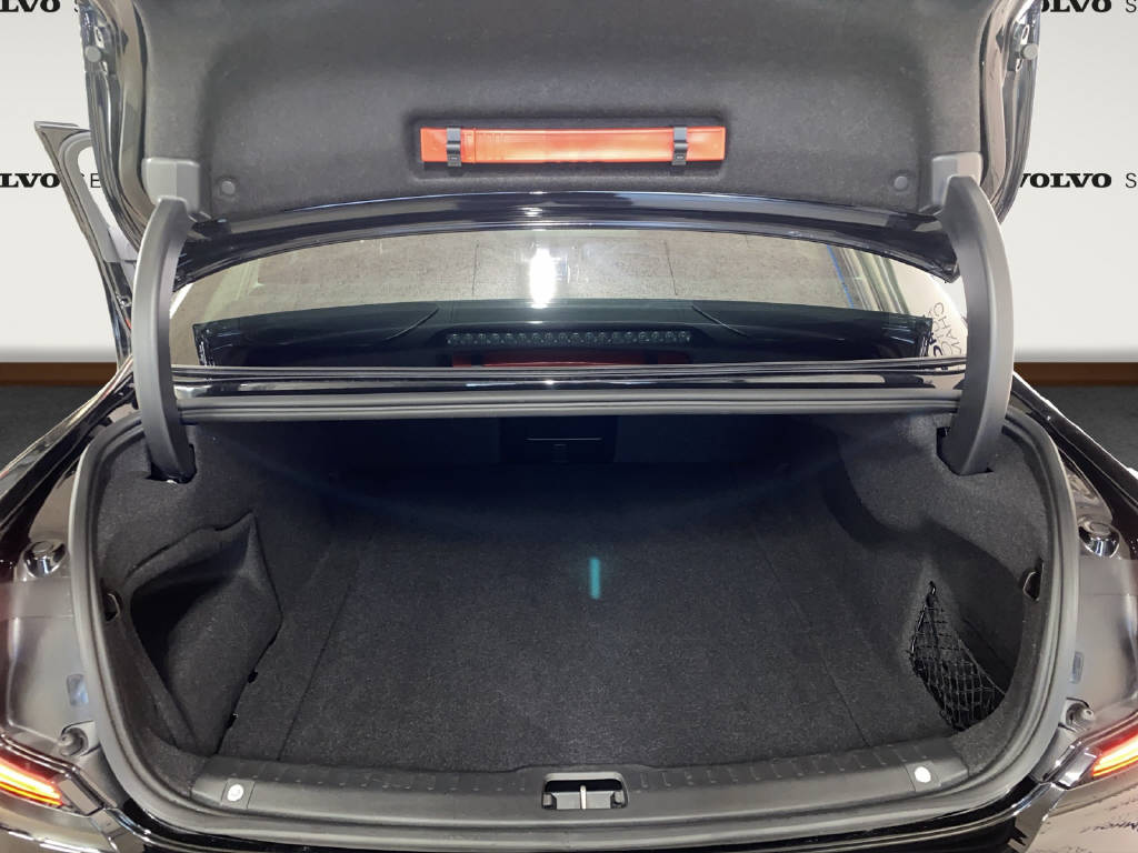 VOLVO S90 2.0 B6 Ultimate Dark AWD-image-13