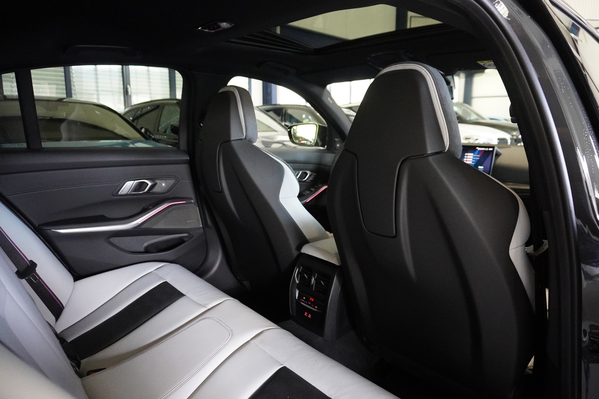 BMW M3 Competition M xDrive // BMW Werksgarantie bis 03/2029 // Individual Dravitgrau //-image-12