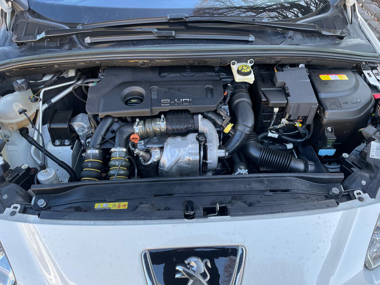 PEUGEOT 308 SW 1.6 HDI Active EGS6-image-10