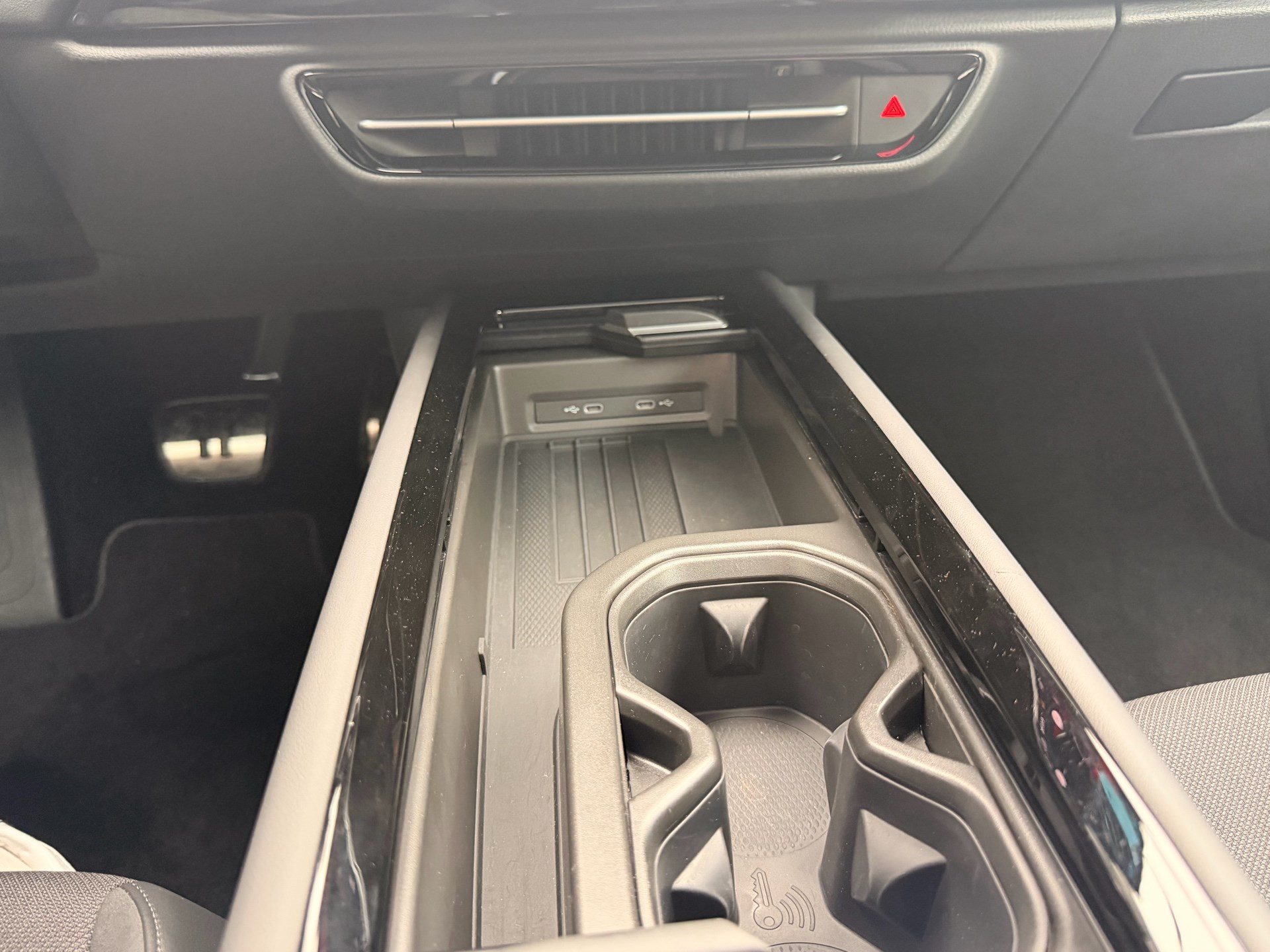 VW ID.7 TOURER GTX 4MOTION *** PANORAMAGLASDACH & ANHÄNGEKUPPLUNG ***-image-24