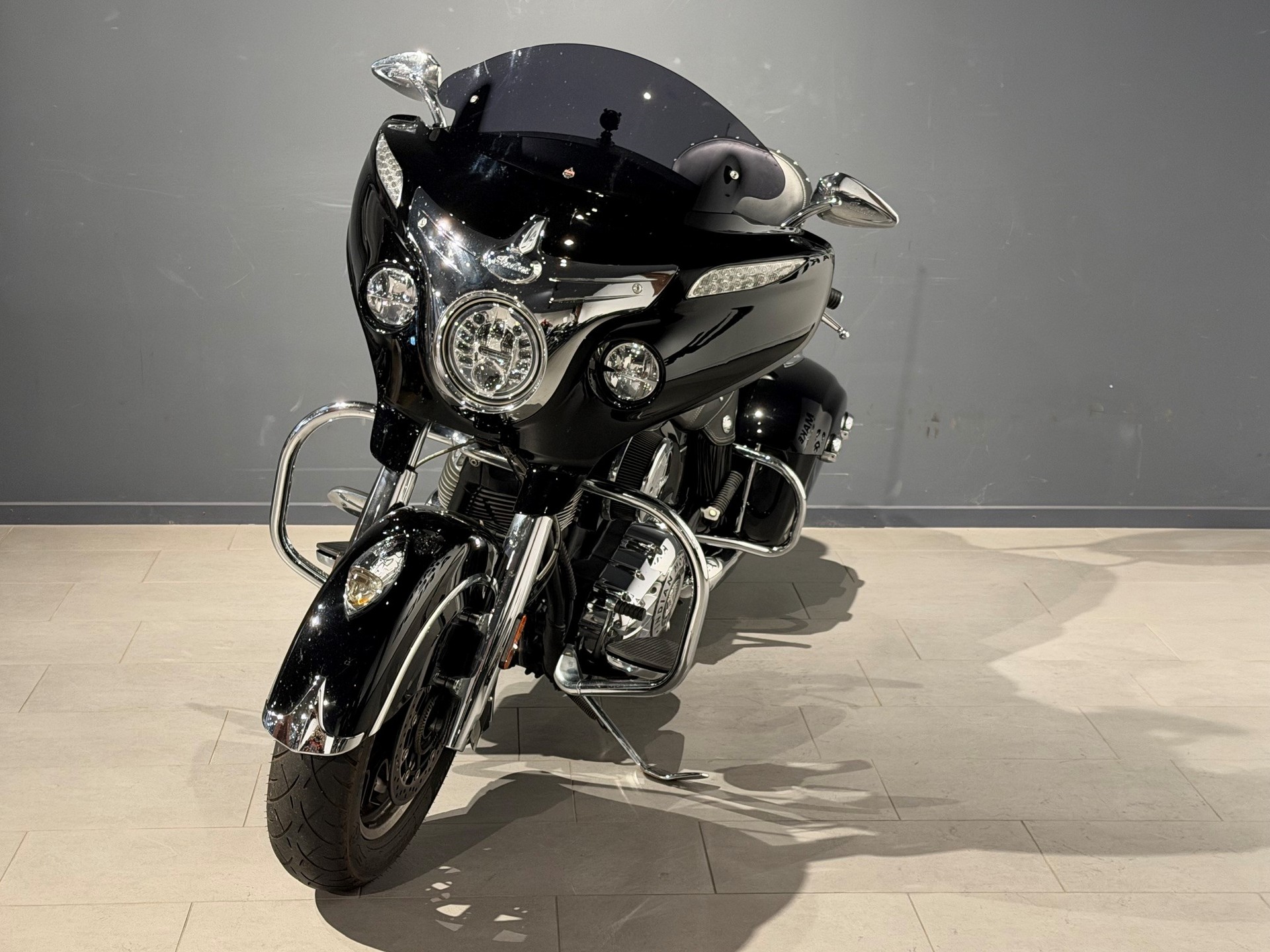 INDIAN Chieftain-showroom-element-2