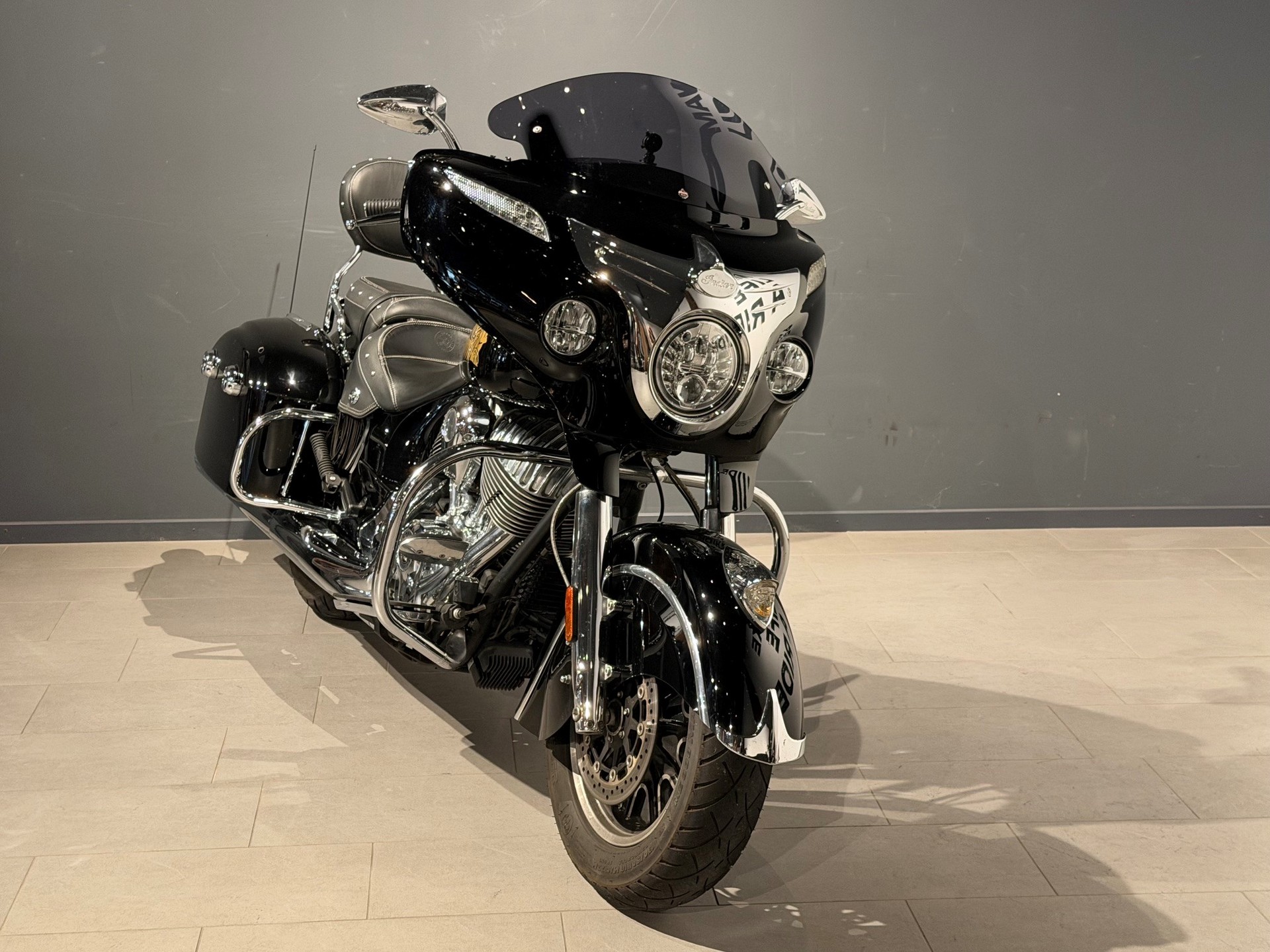 INDIAN Chieftain-showroom-element-1