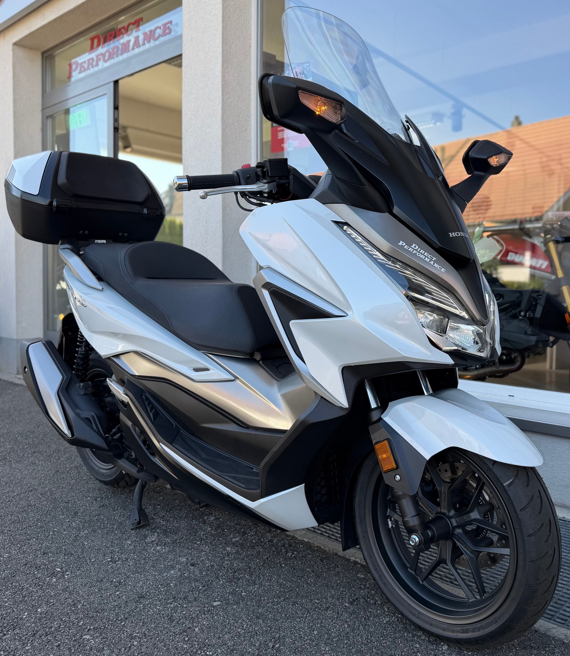 HONDA NSS 350-showroom-element-2
