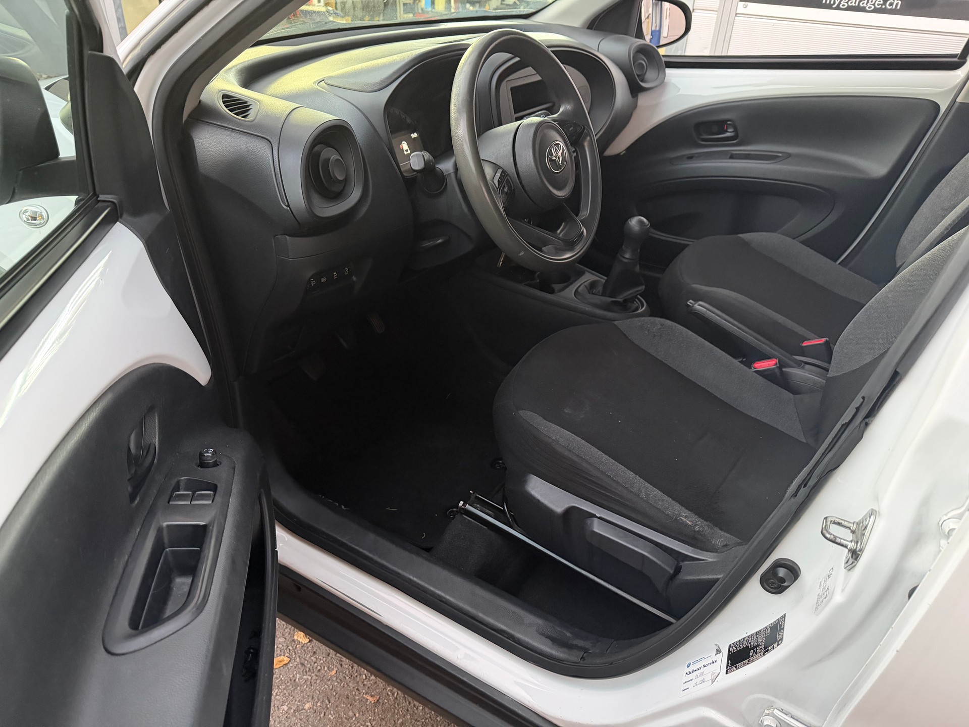 TOYOTA Aygo X 1.0 VVT-i Active-image-7
