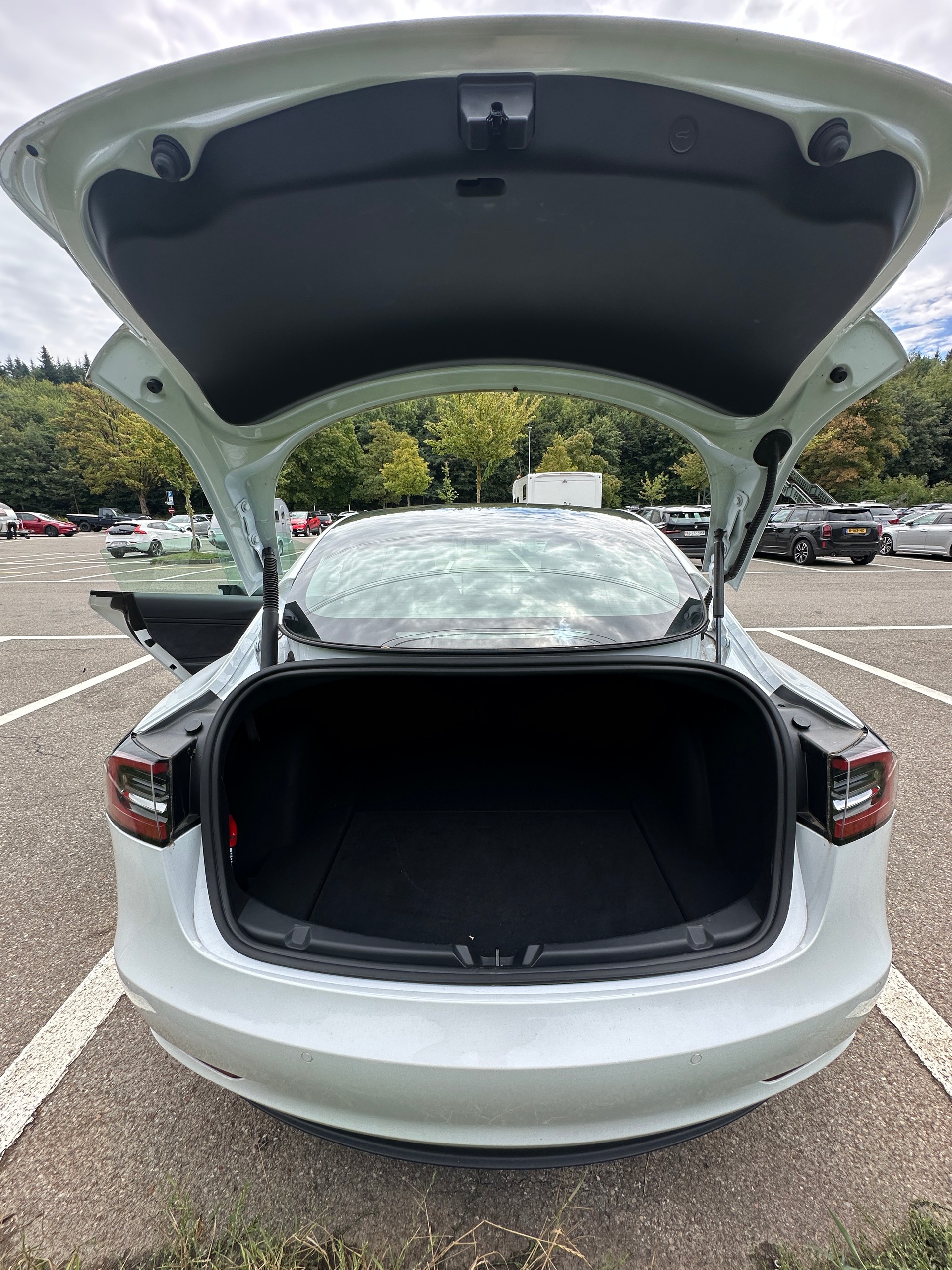 TESLA Model 3 Long Range Dual Motor AWD-image-17
