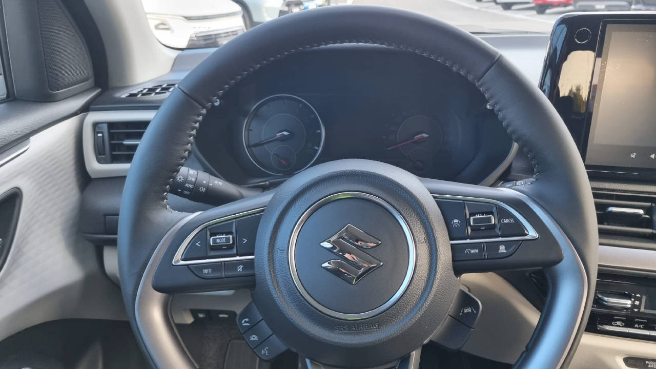 SUZUKI Swift 1.2 Tradizio Top Hybrid 4x4-image-9