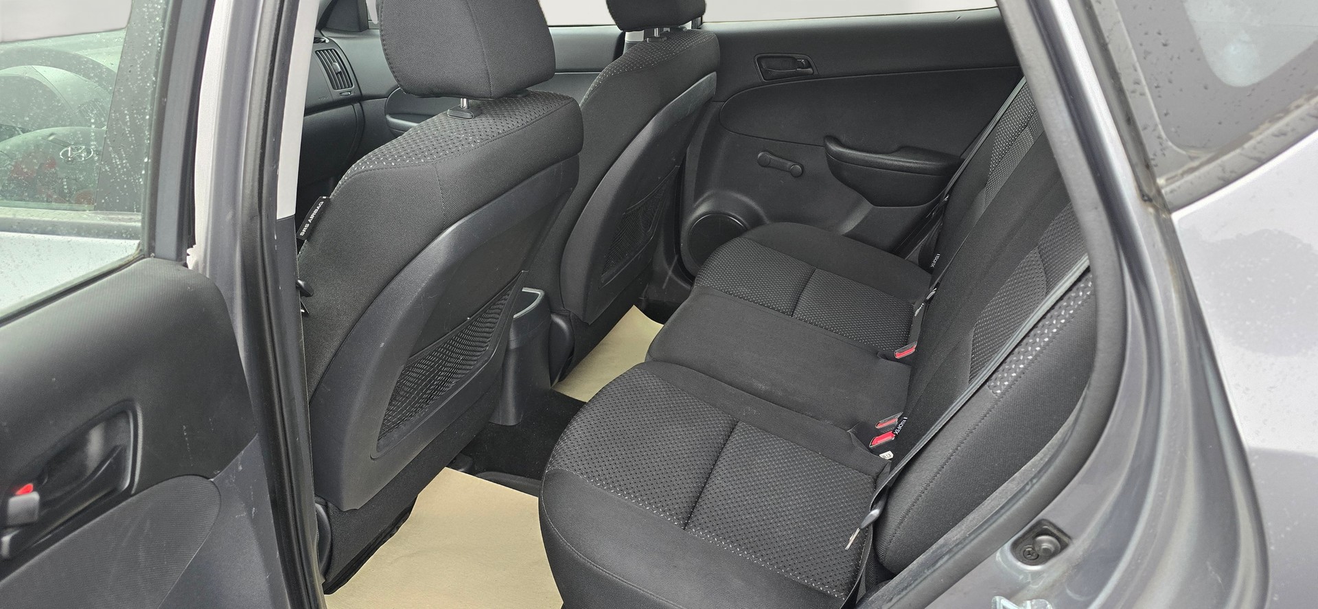 HYUNDAI i30 1.4 Comfort-image-9