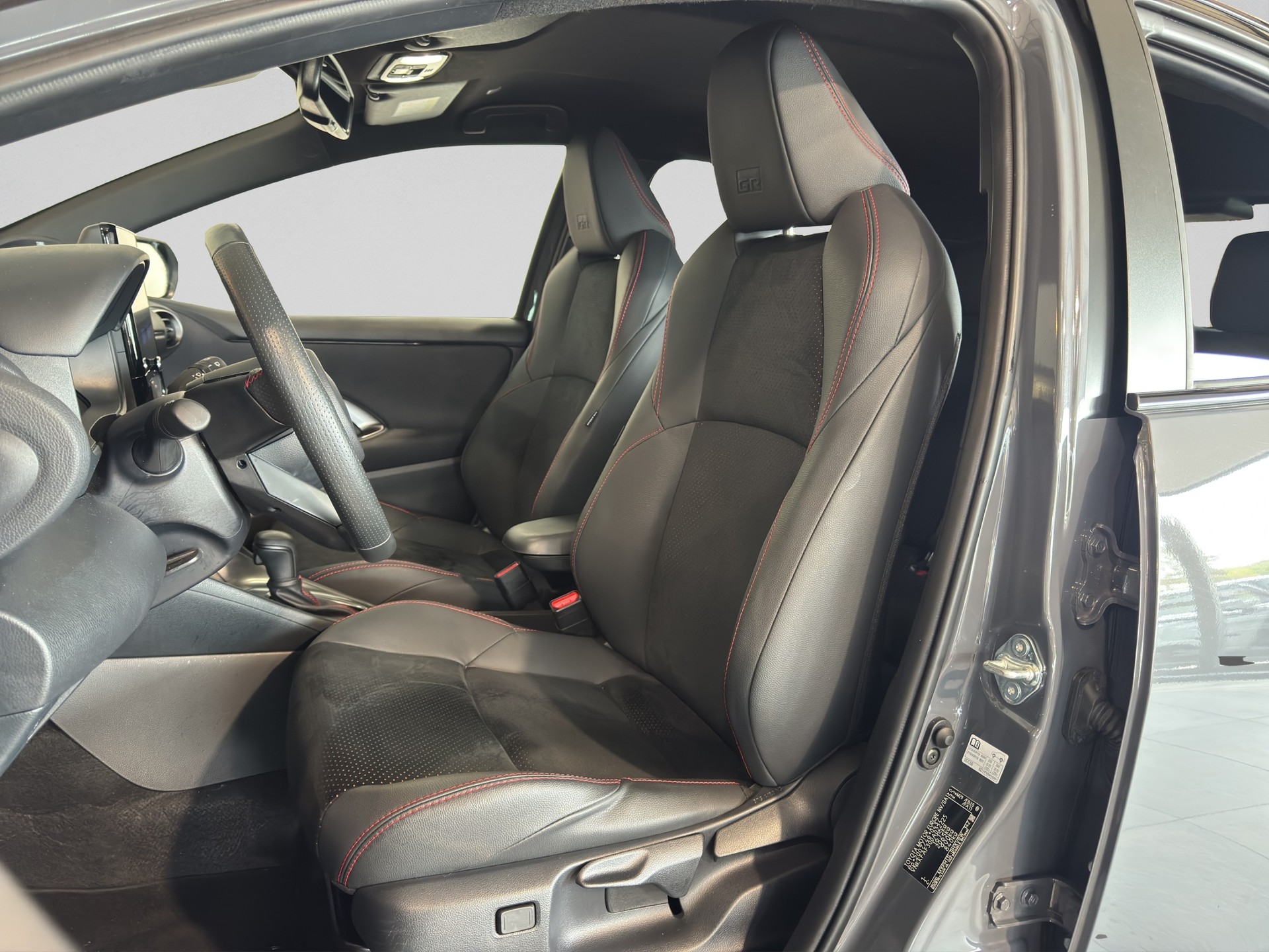TOYOTA Yaris 1.5 GR Sport e-CVT-image-8