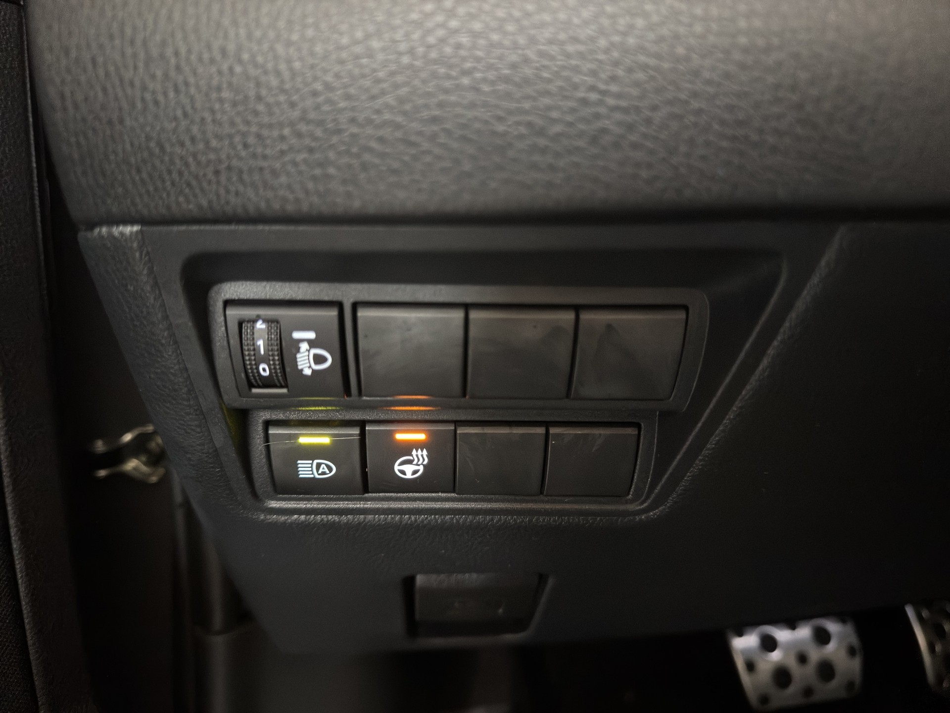TOYOTA Yaris 1.5 GR Sport e-CVT-image-23
