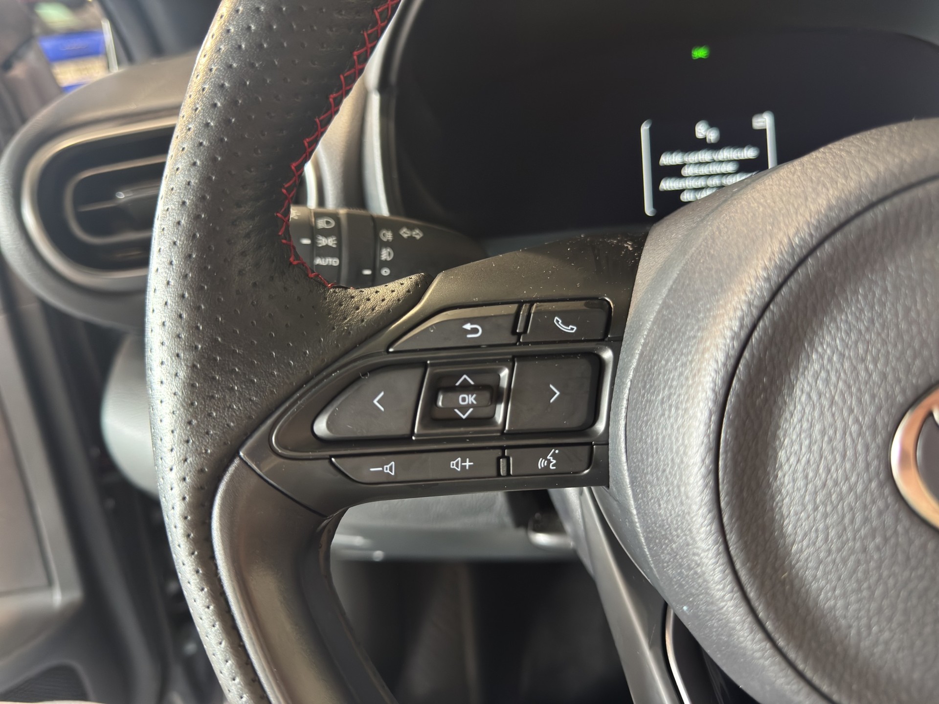 TOYOTA Yaris 1.5 GR Sport e-CVT-image-22