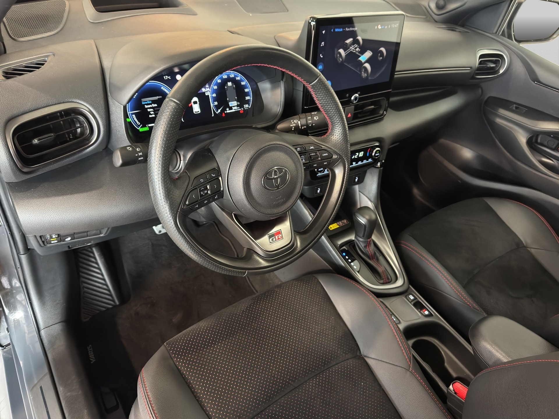TOYOTA Yaris 1.5 GR Sport e-CVT-image-29
