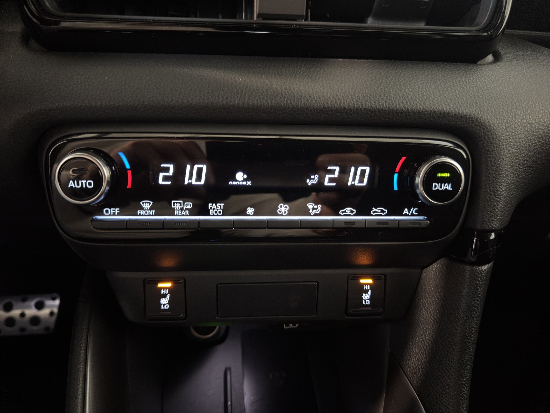 TOYOTA Yaris 1.5 GR Sport e-CVT-image-13