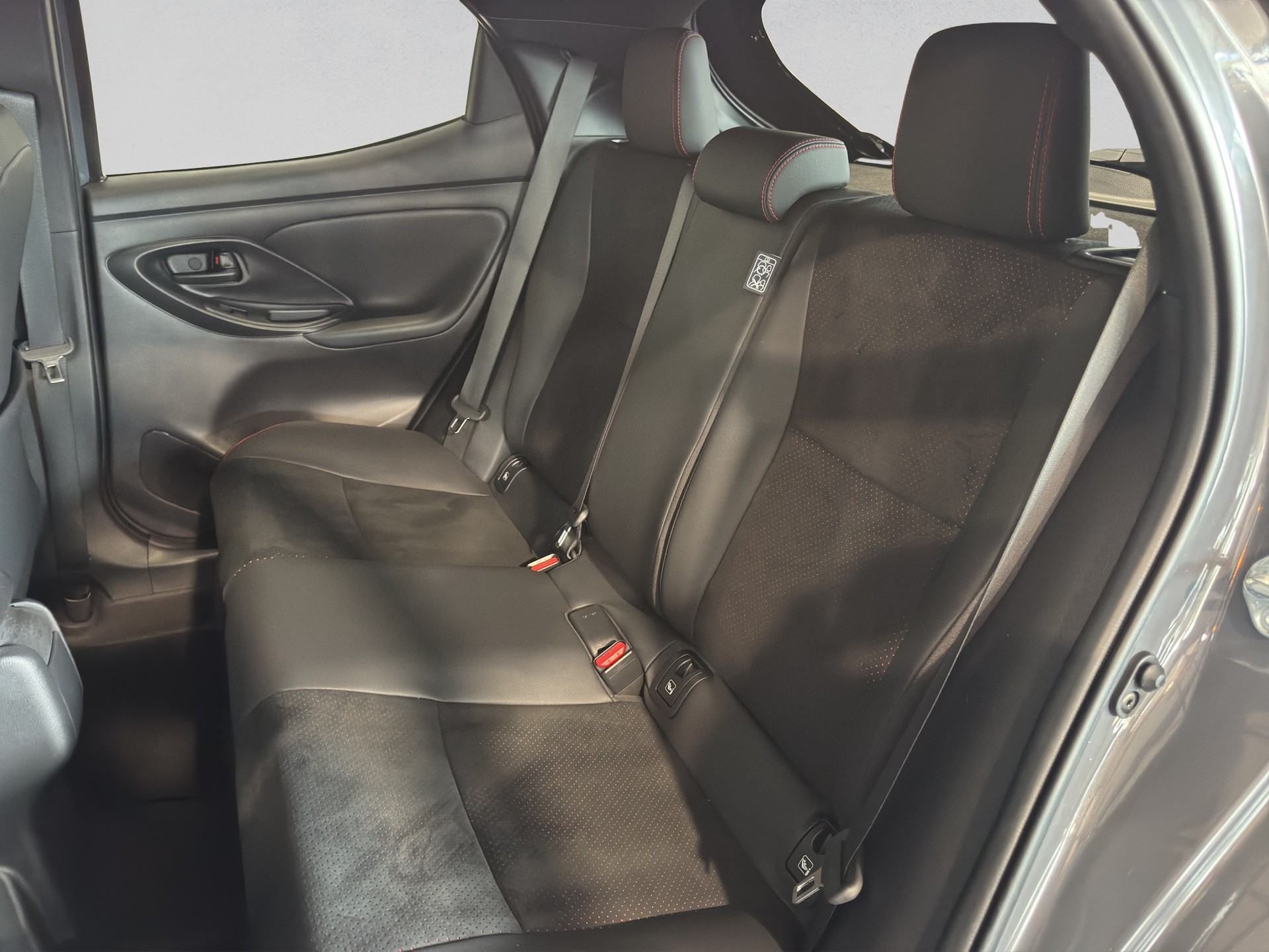 TOYOTA Yaris 1.5 GR Sport e-CVT-image-11