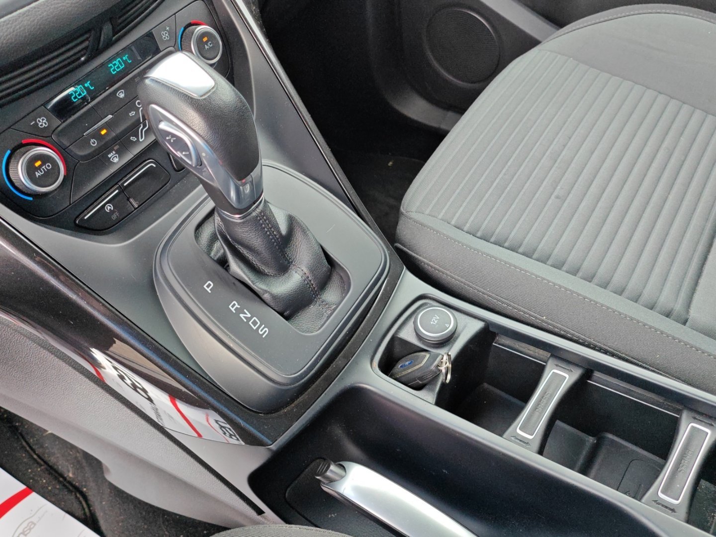 FORD C-Max 1.5 SCTi Titanium Automat (Véhicule Suisse · Expertise du jour · Service · Garantie · GPS)-image-15