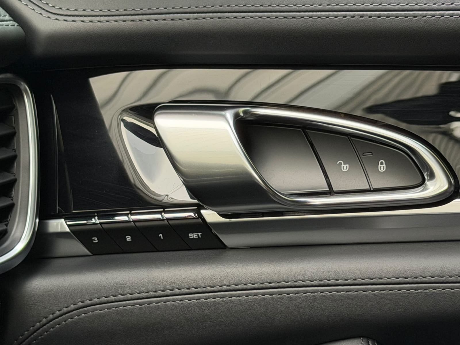 PORSCHE Panamera 4S 3.0 PDK-image-18