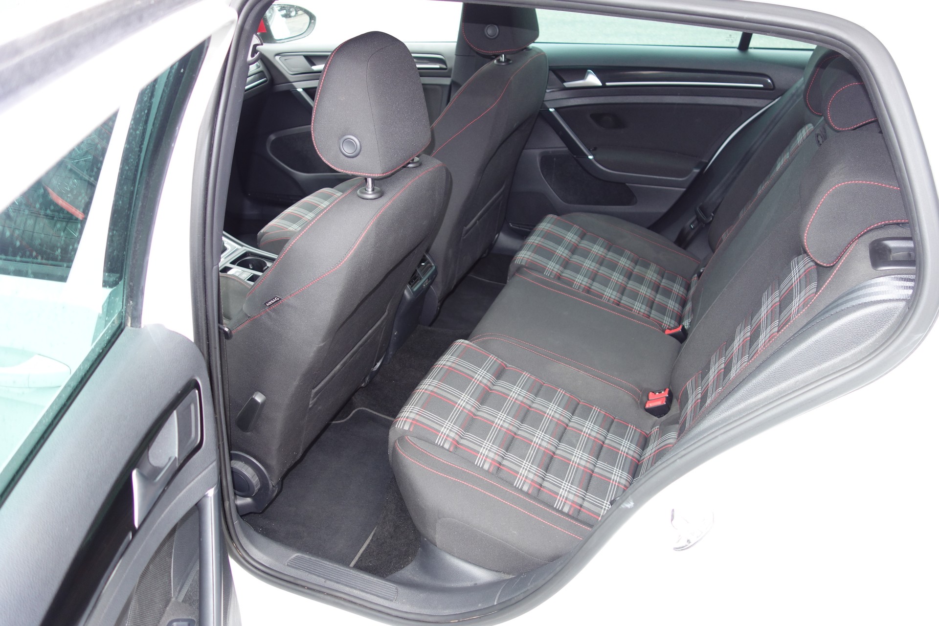 VW Golf 2.0 TSI GTI DSG-image-10