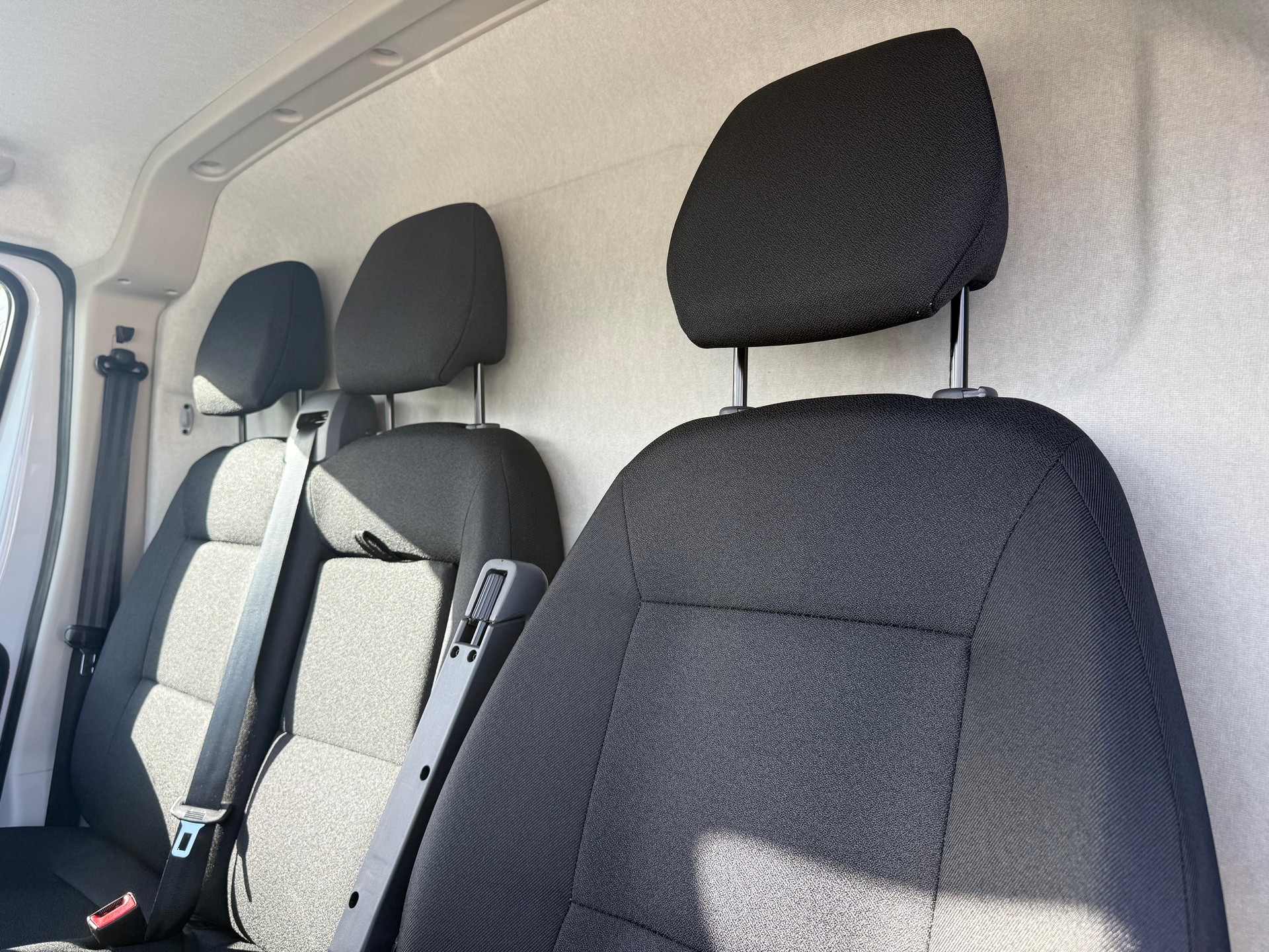 PEUGEOT Boxer 33 2.2 BlueHDI 140 L2H2 Garantie bis 11.2027-image-12