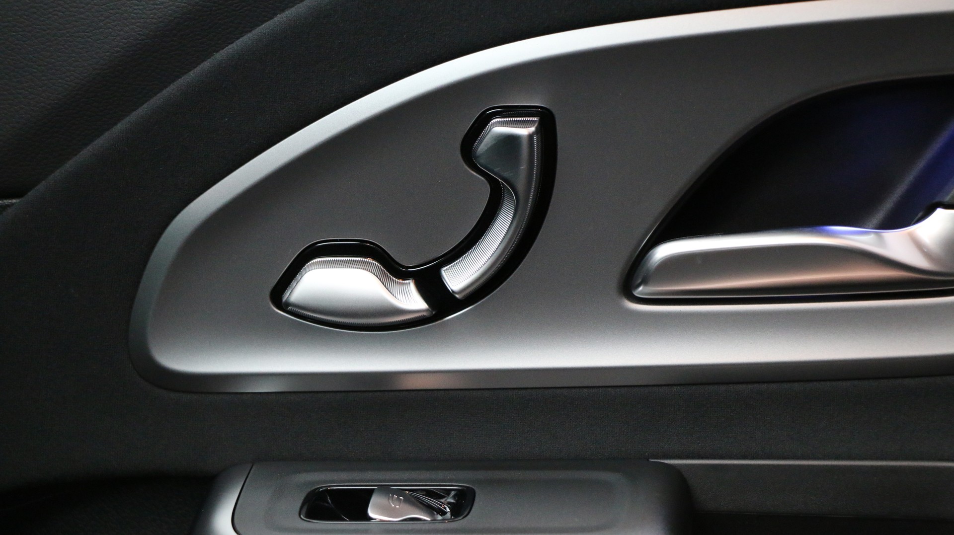 MERCEDES-BENZ GLB 220 4Matic 8G-Tronic-image-12