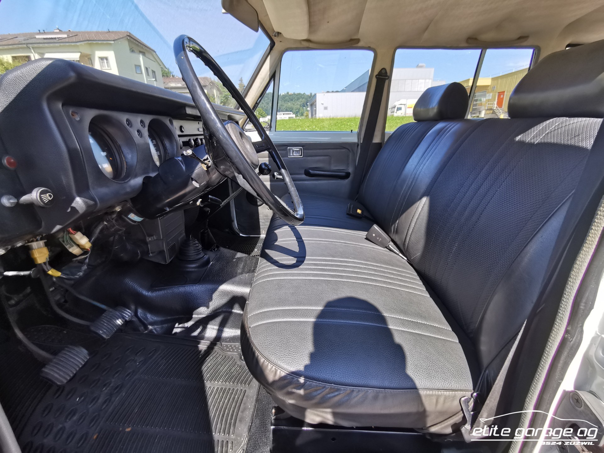 TOYOTA LAND CRUISER FJ 55 LV-image-10