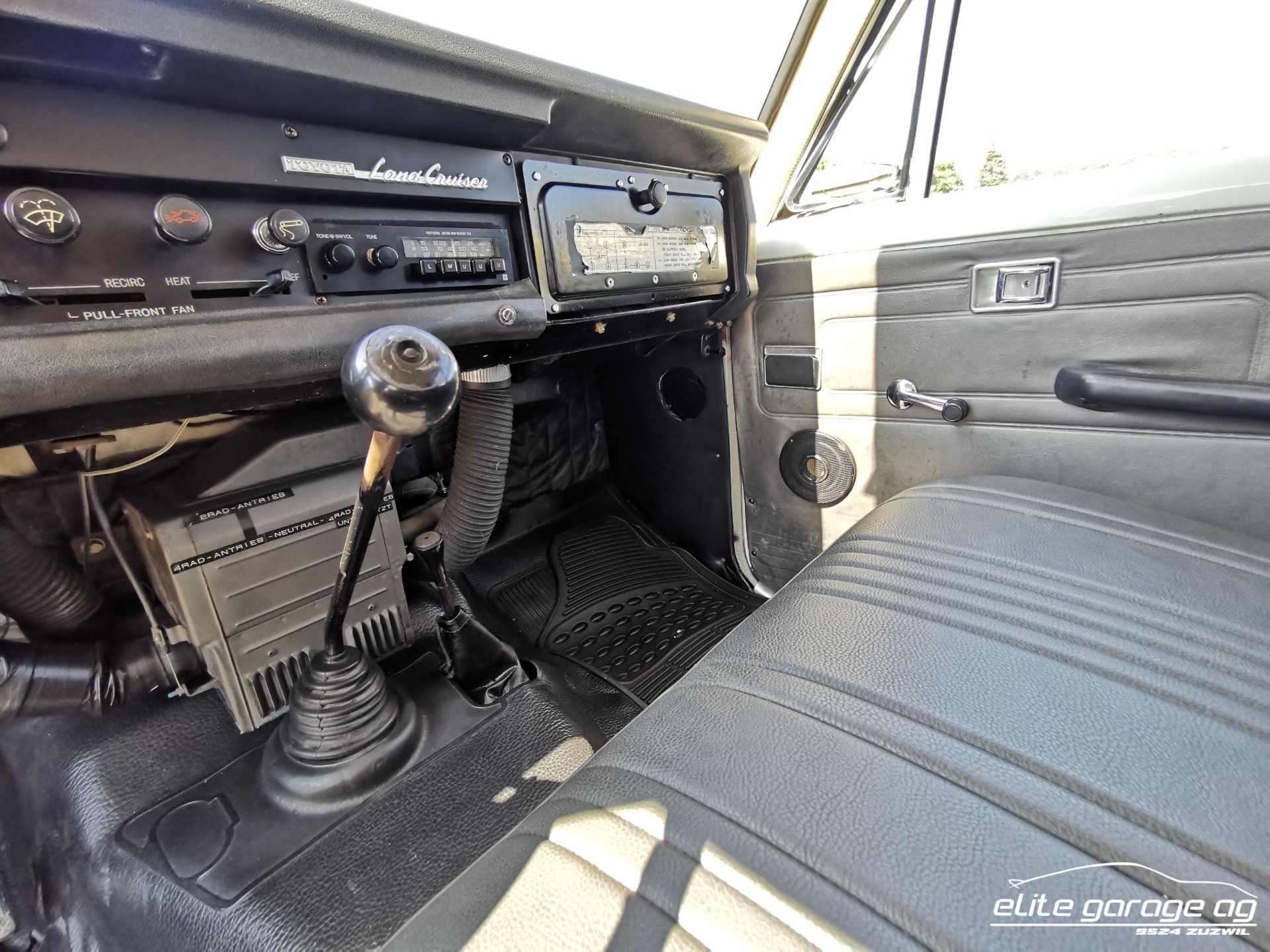 TOYOTA LAND CRUISER FJ 55 LV-image-15