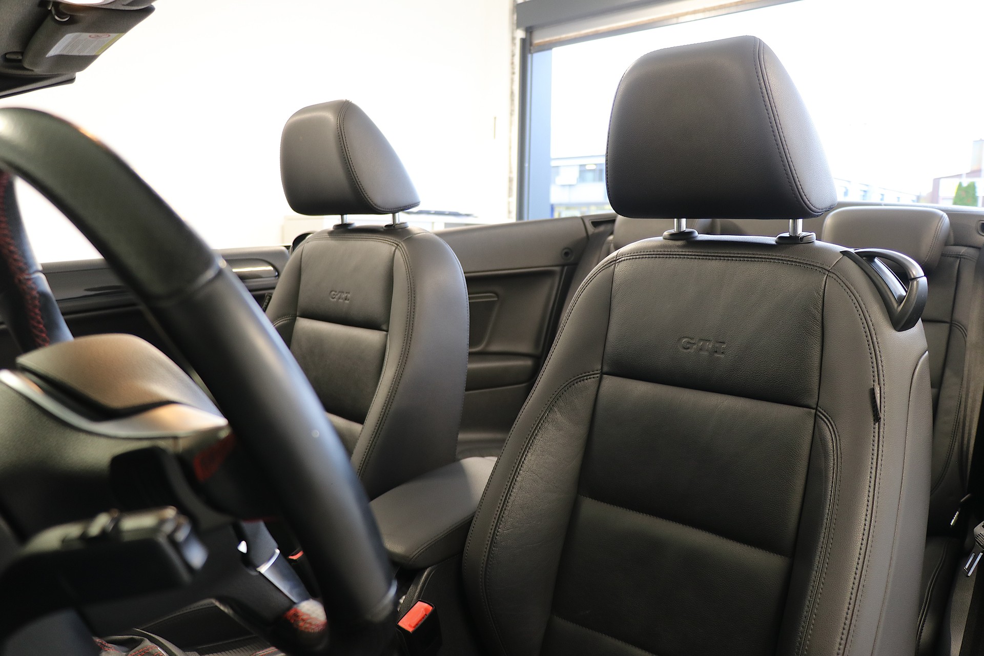 VW Golf Cabrio 2.0 TSI GTI DSG-image-7
