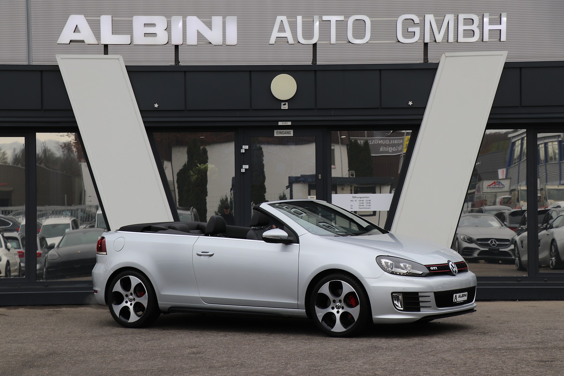 VW Golf Cabrio 2.0 TSI GTI DSG-image-1
