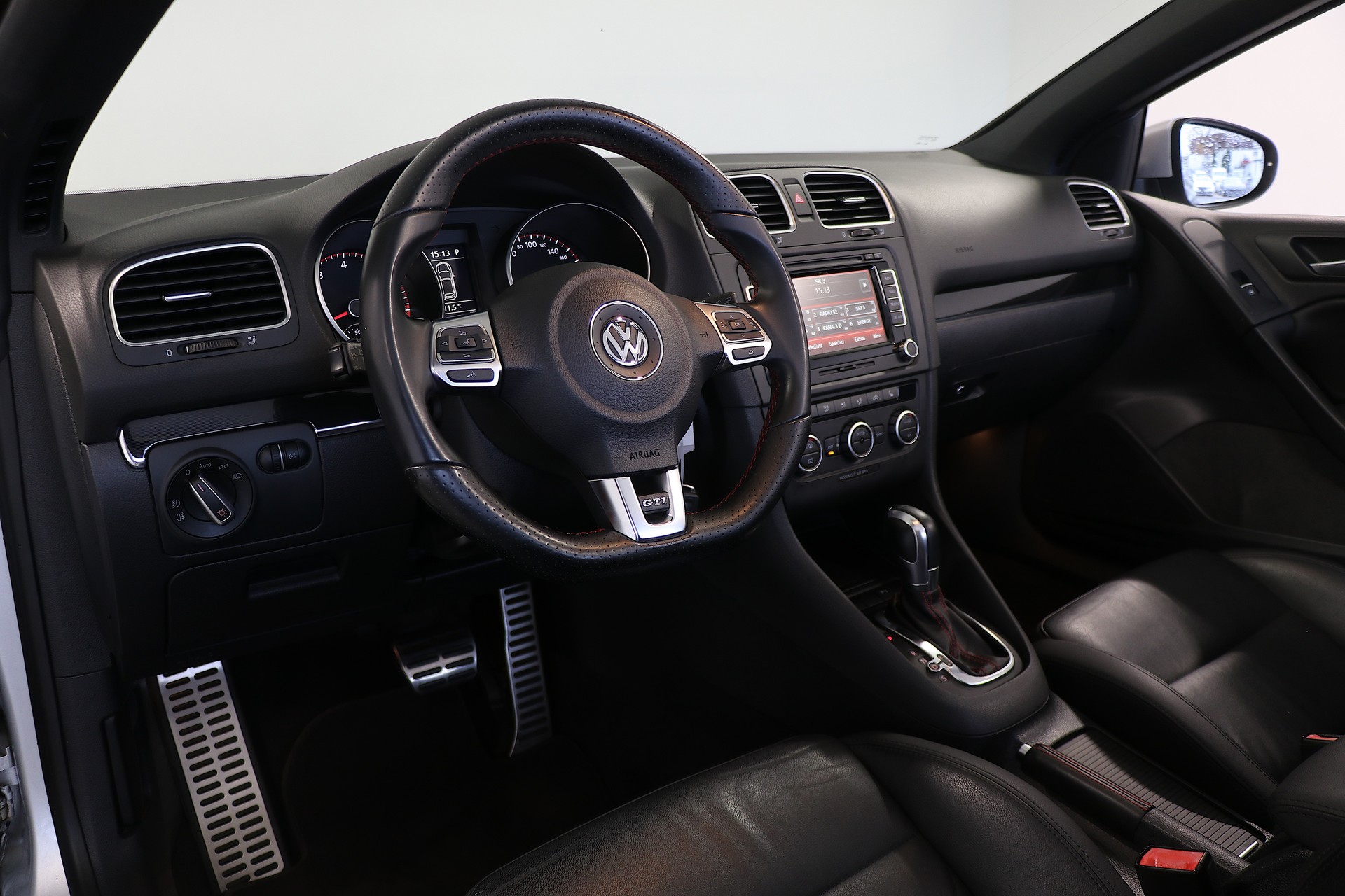 VW Golf Cabrio 2.0 TSI GTI DSG-image-8