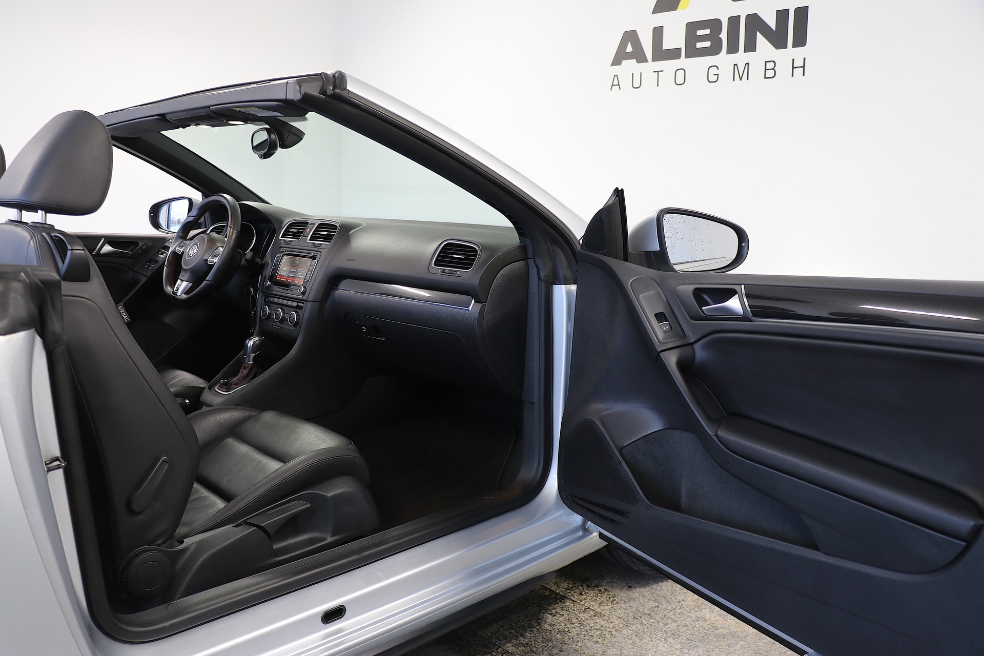 VW Golf Cabrio 2.0 TSI GTI DSG-image-11