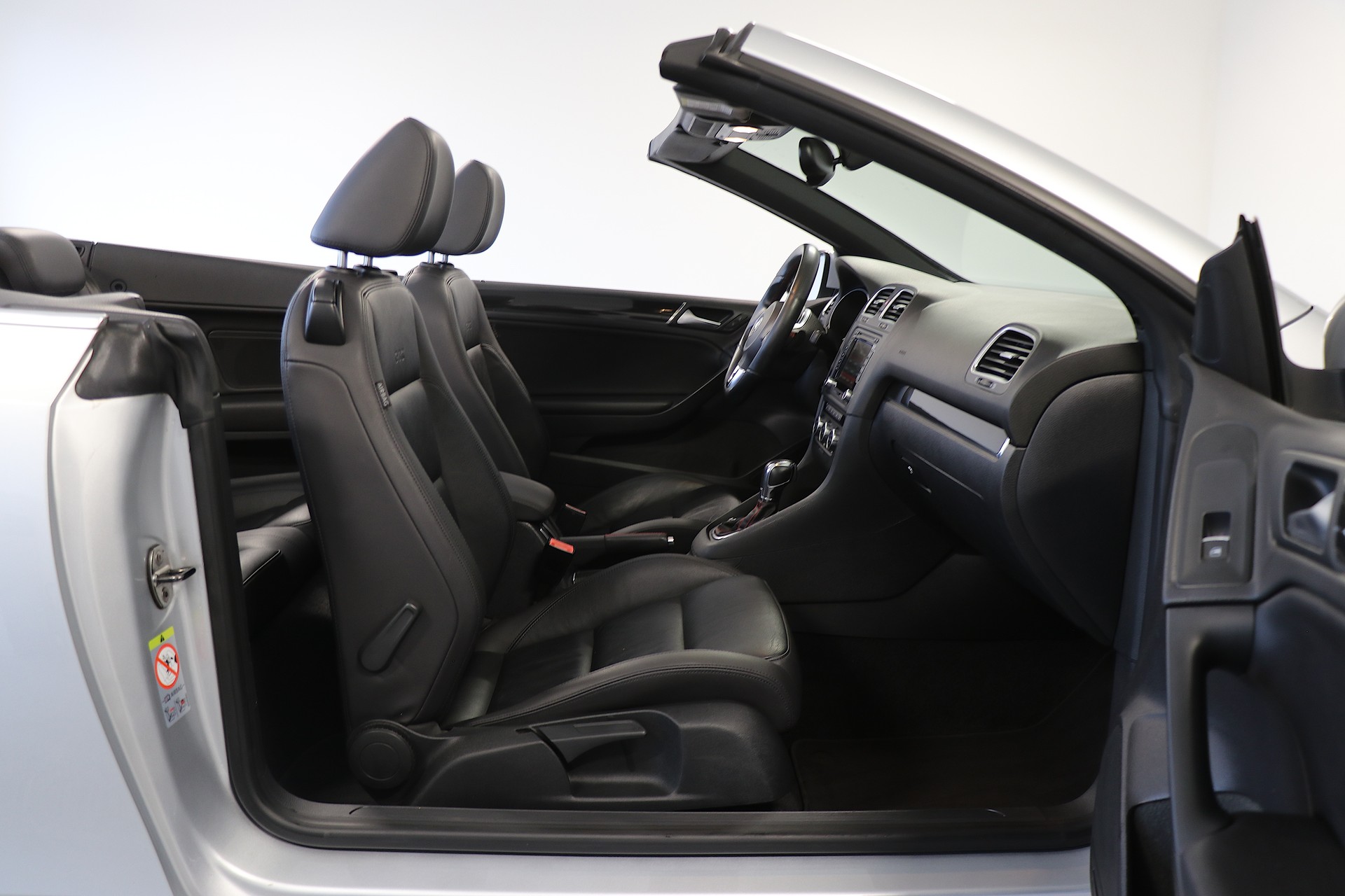 VW Golf Cabrio 2.0 TSI GTI DSG-image-12