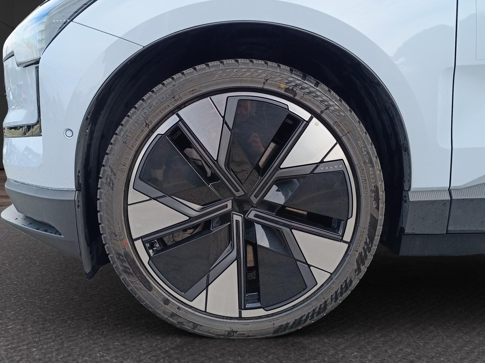 VOLVO EX30 E60 Twin Ultra Performance AWD-image-8