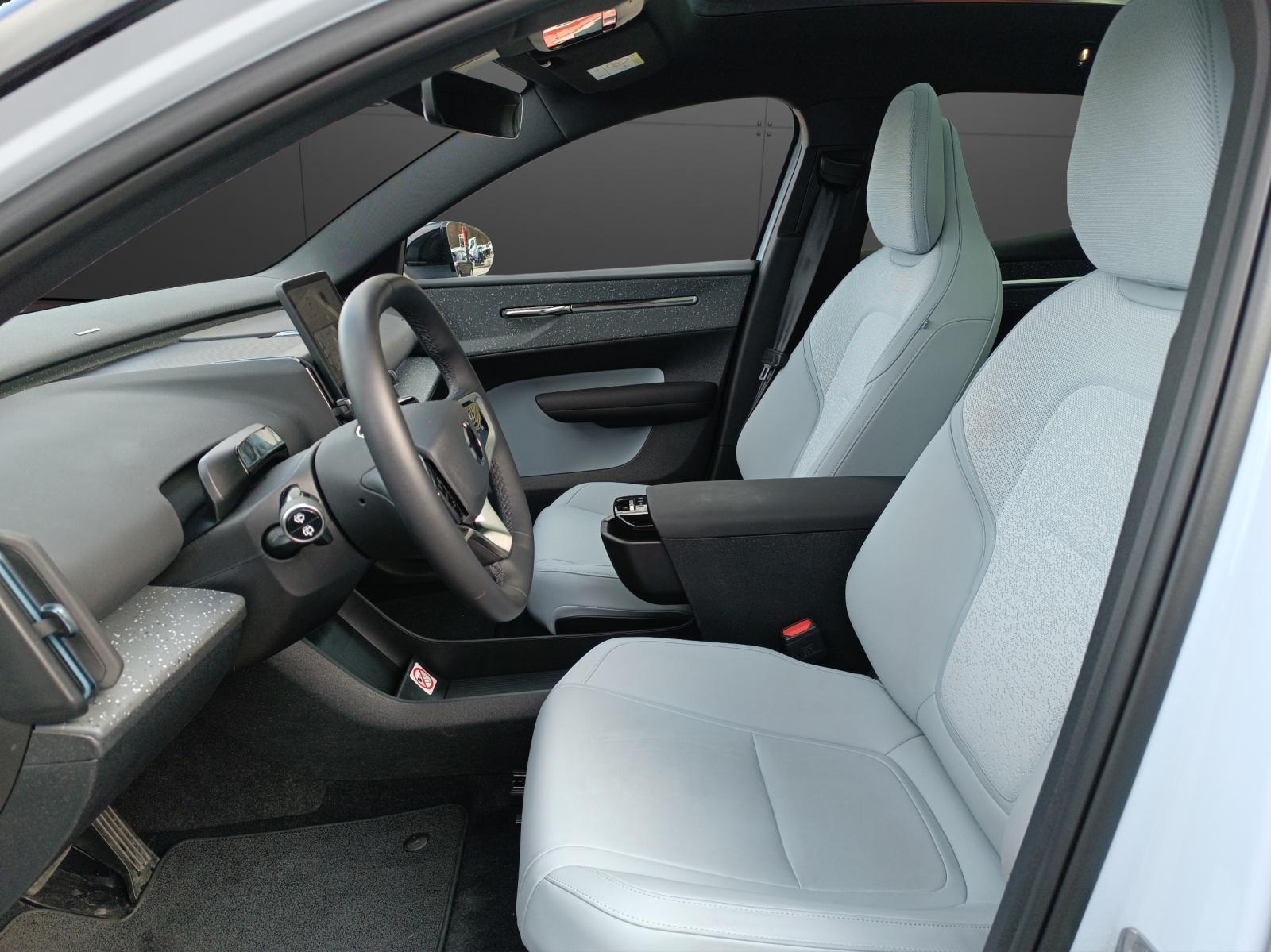 VOLVO EX30 E60 Twin Ultra Performance AWD-image-9