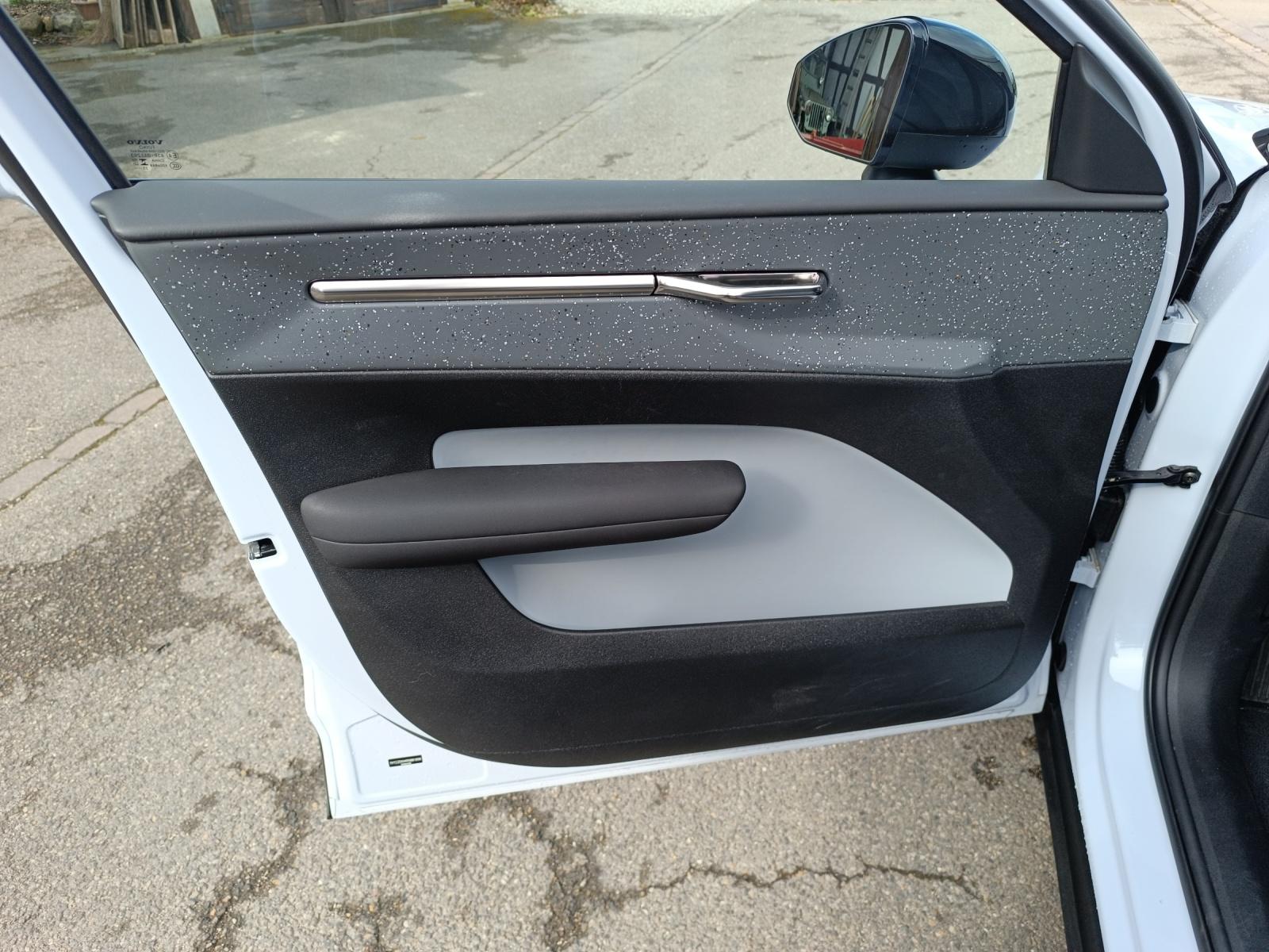 VOLVO EX30 E60 Twin Ultra Performance AWD-image-12
