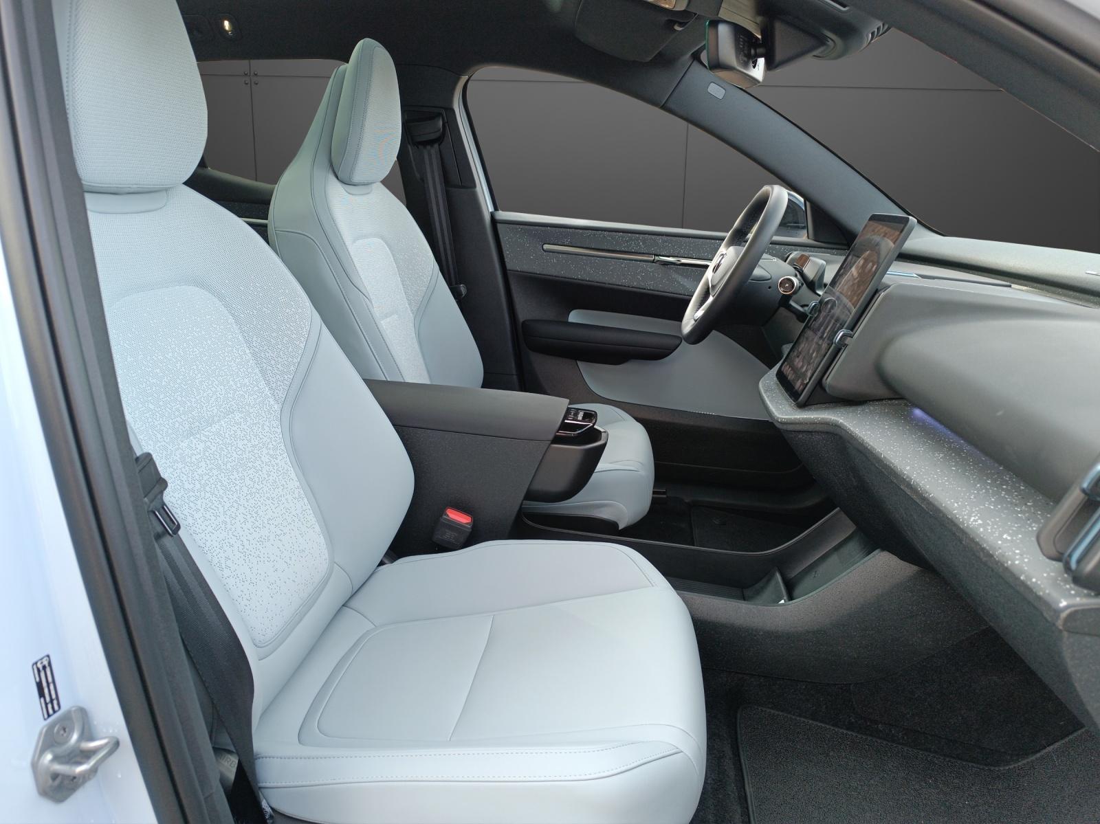 VOLVO EX30 E60 Twin Ultra Performance AWD-image-13