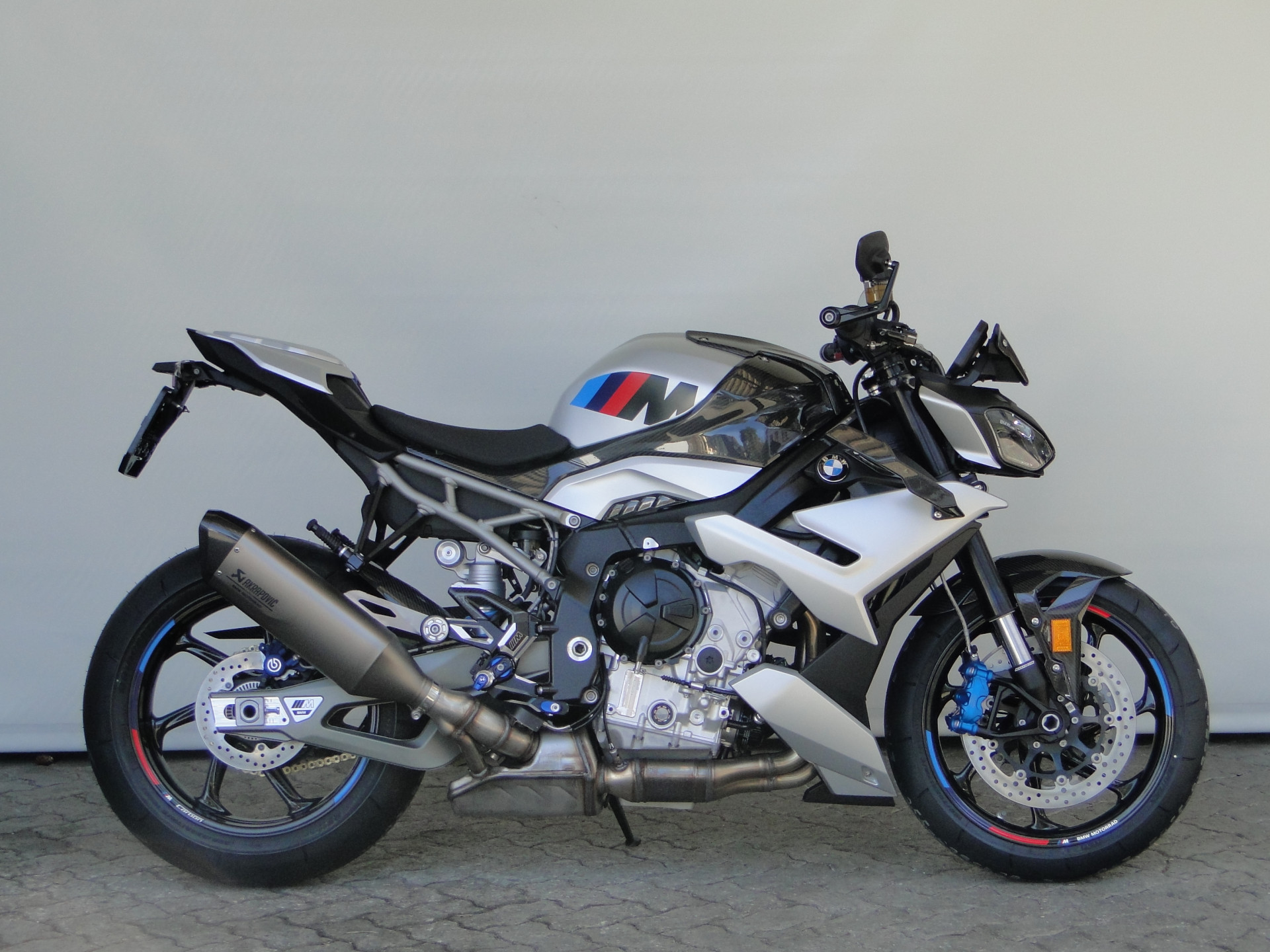 BMW M 1000 R Competition 5 Jahre Garantie-showroom-element-1