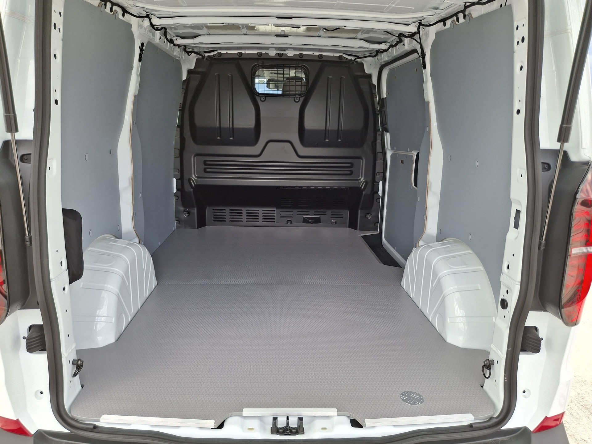 VW e-Transporter 70 kWh-image-15