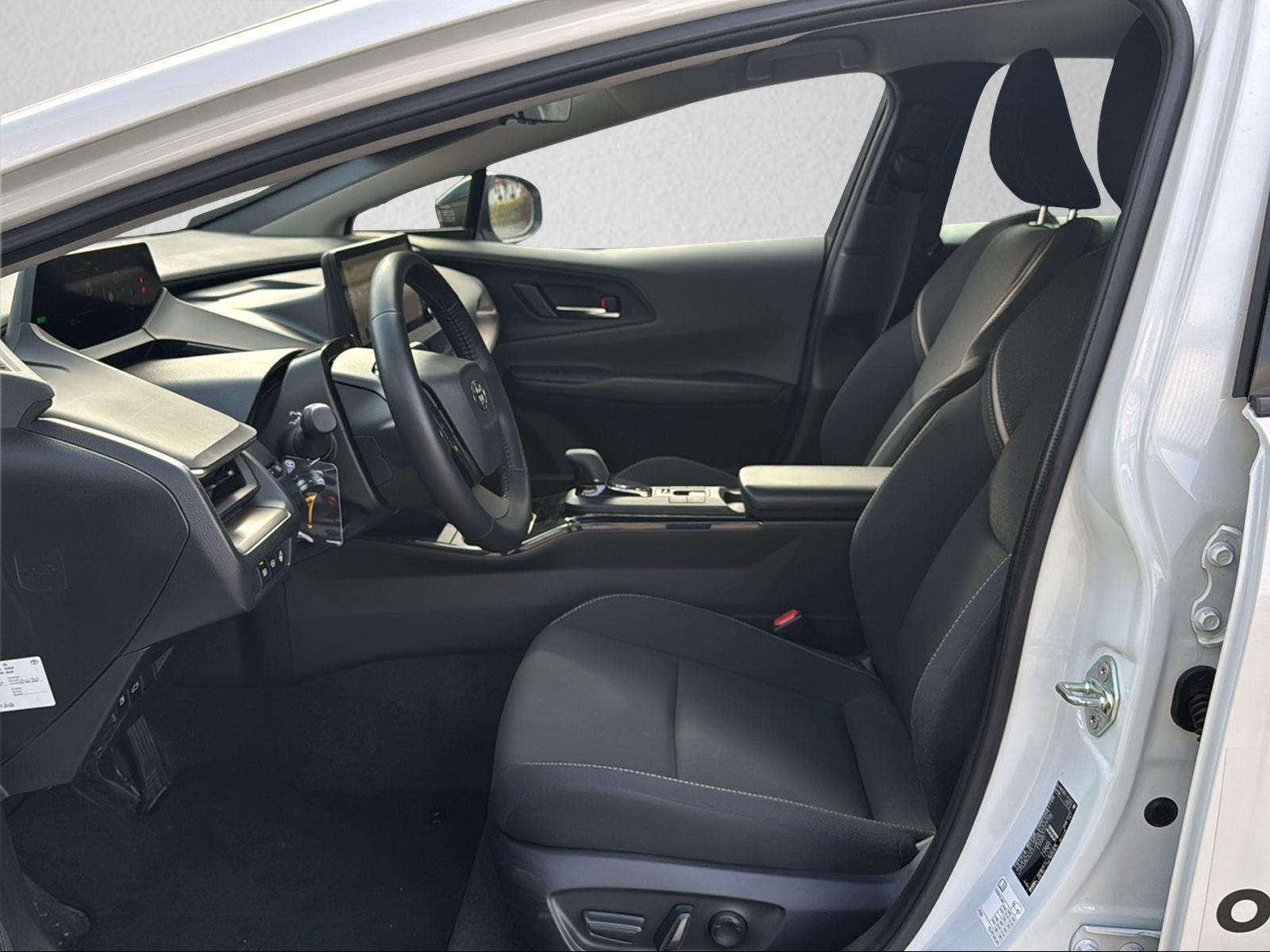 TOYOTA Prius 2.0 Plug-In-Hybrid Style-image-2