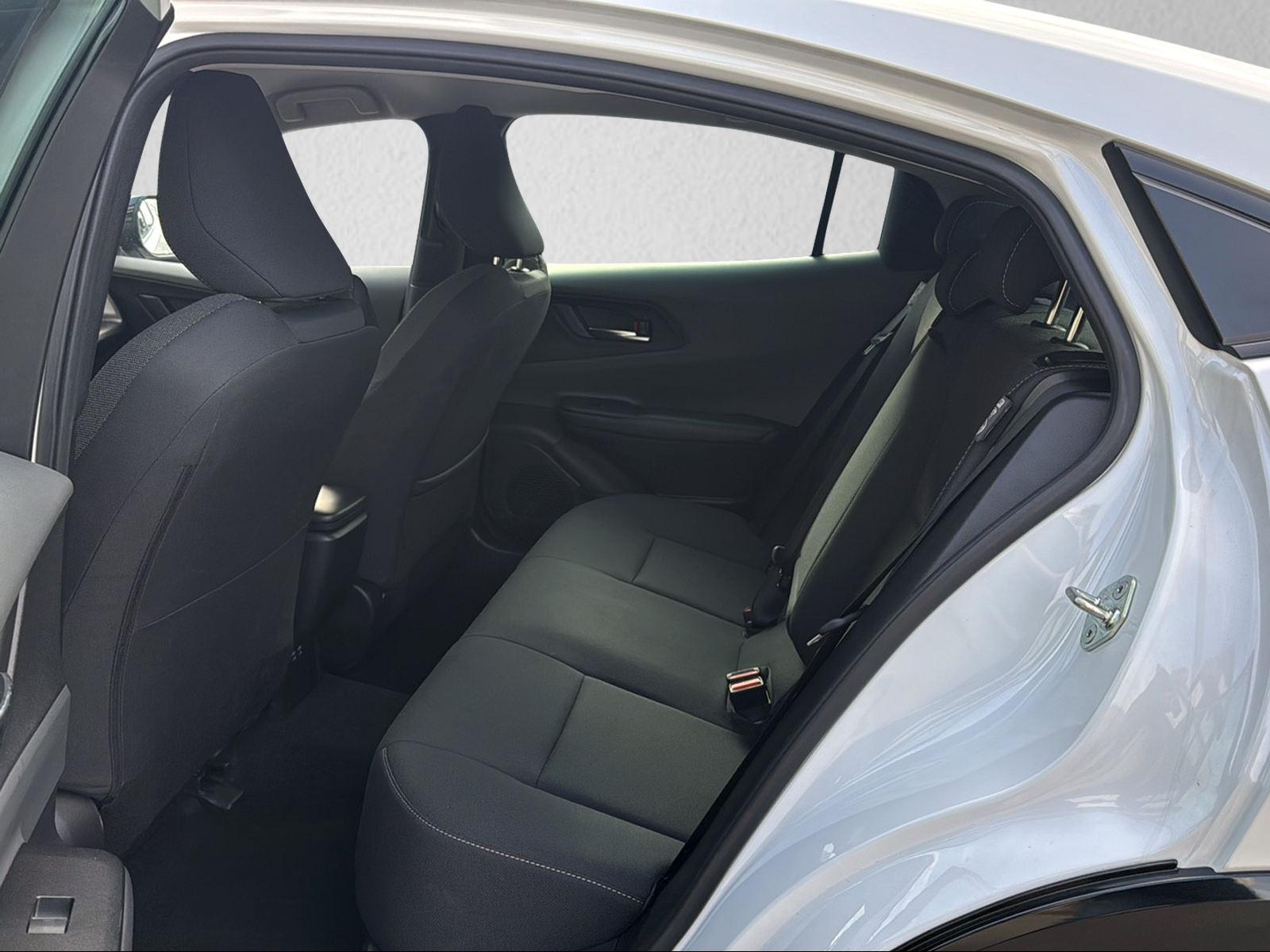TOYOTA Prius 2.0 Plug-In-Hybrid Style-image-11