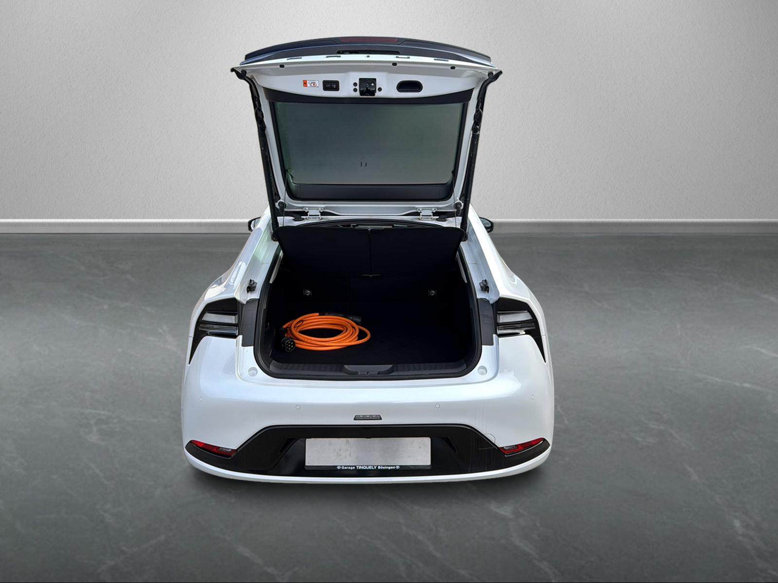 TOYOTA Prius 2.0 Plug-In-Hybrid Style-image-9