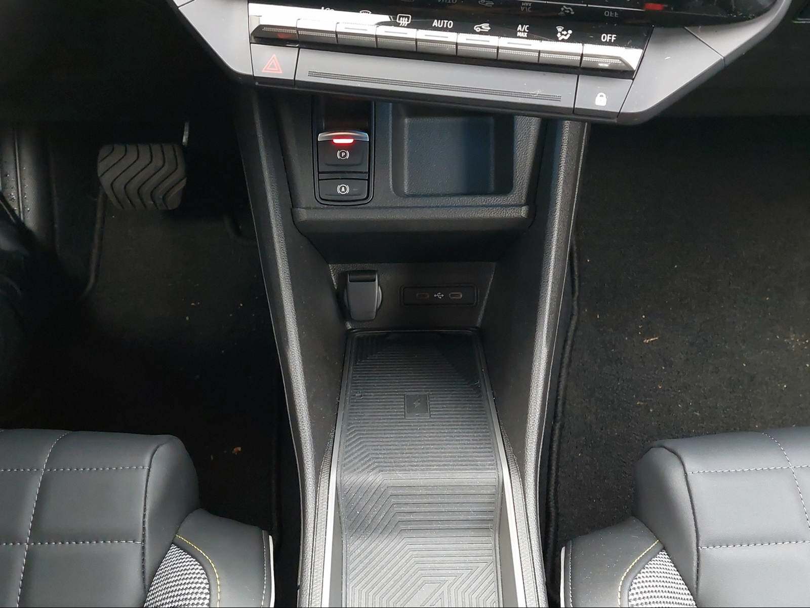 RENAULT R4 E-TECH ELECTRIC iconic 150PS Comfort Range-image-10