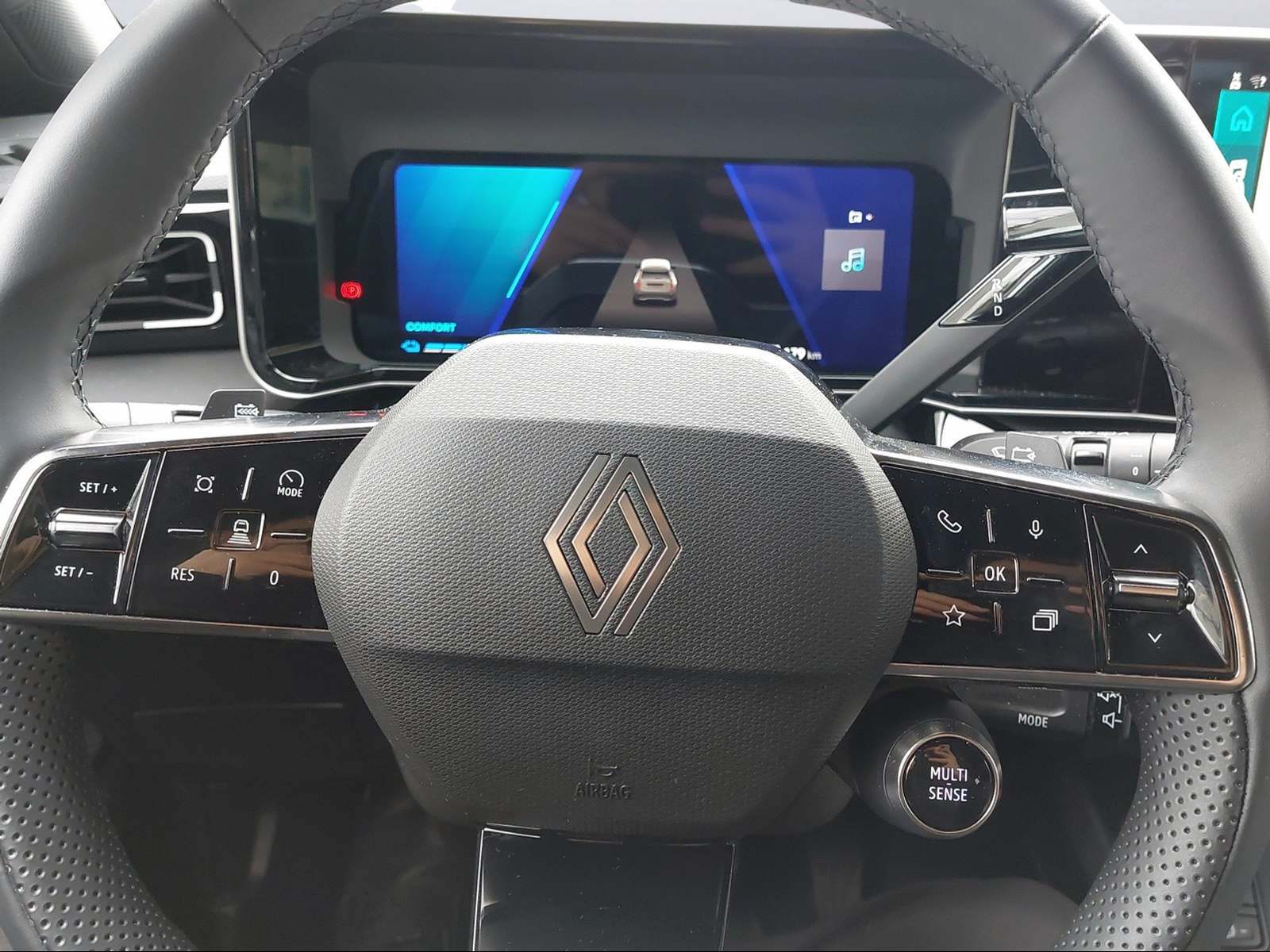 RENAULT R4 E-TECH ELECTRIC iconic 150PS Comfort Range-image-11