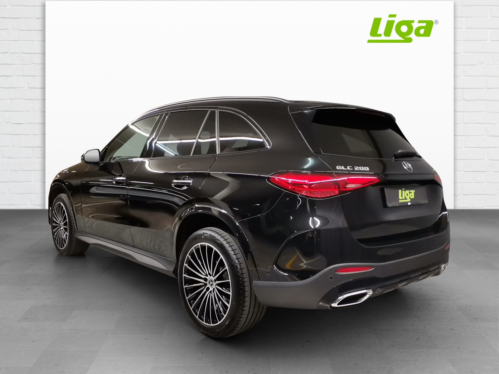 MERCEDES-BENZ GLC 200 AMG Line 4matic-image-3