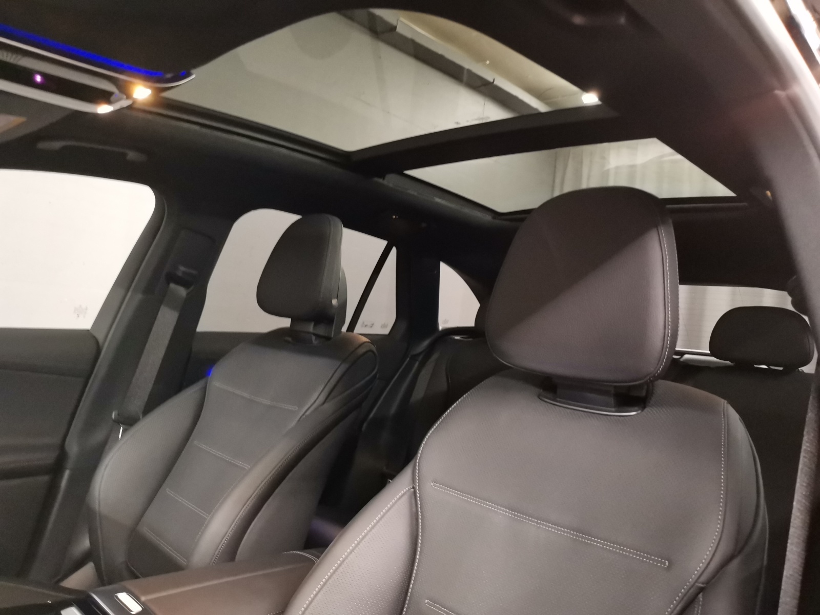 MERCEDES-BENZ GLC 200 AMG Line 4matic-image-12