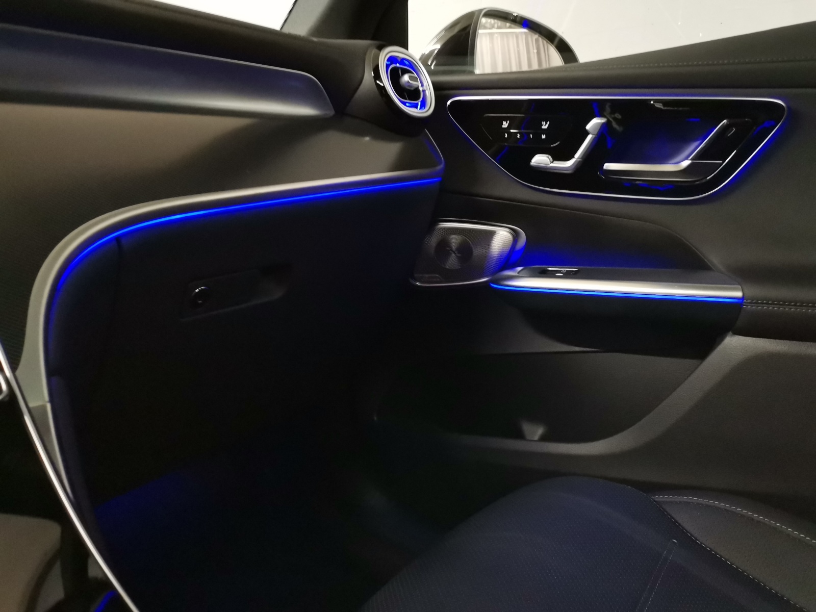 MERCEDES-BENZ GLC 200 AMG Line 4matic-image-14