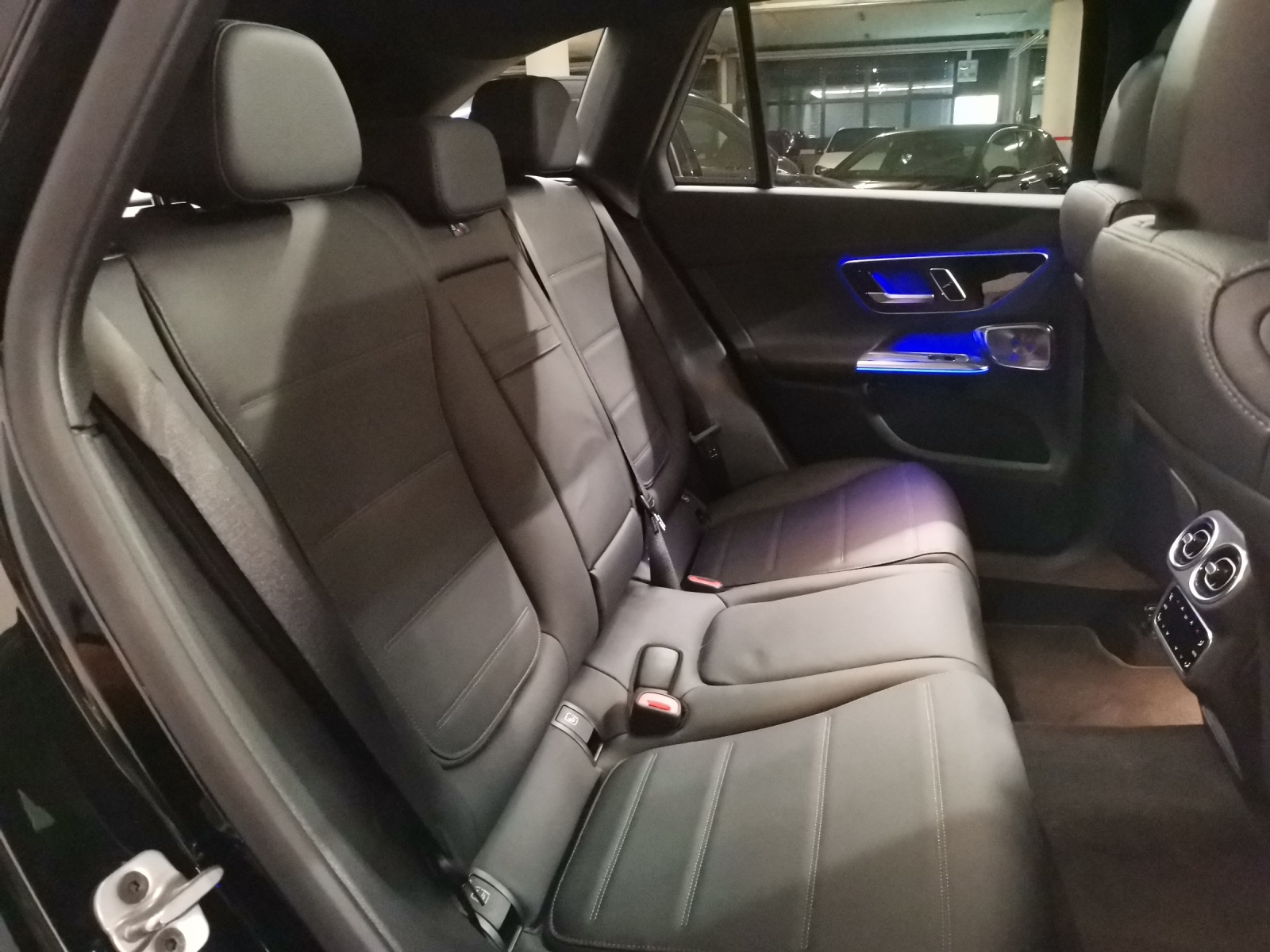 MERCEDES-BENZ GLC 200 AMG Line 4matic-image-9