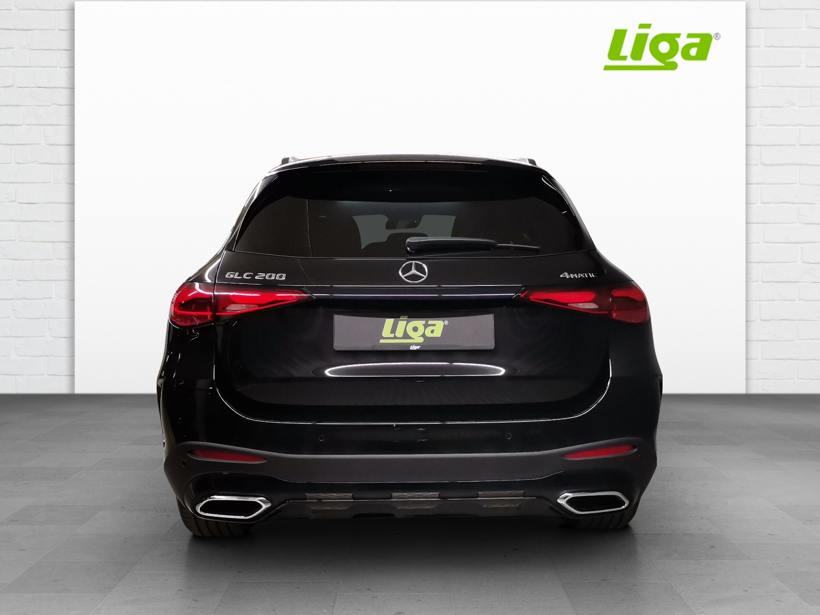 MERCEDES-BENZ GLC 200 AMG Line 4matic-image-4