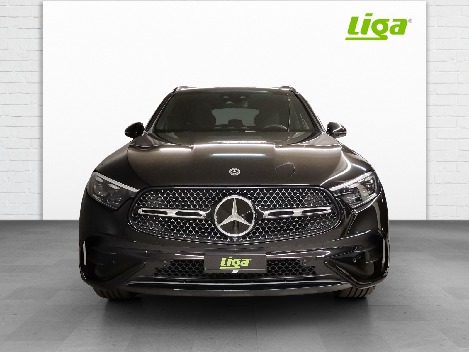 MERCEDES-BENZ GLC 200 AMG Line 4matic-image-2